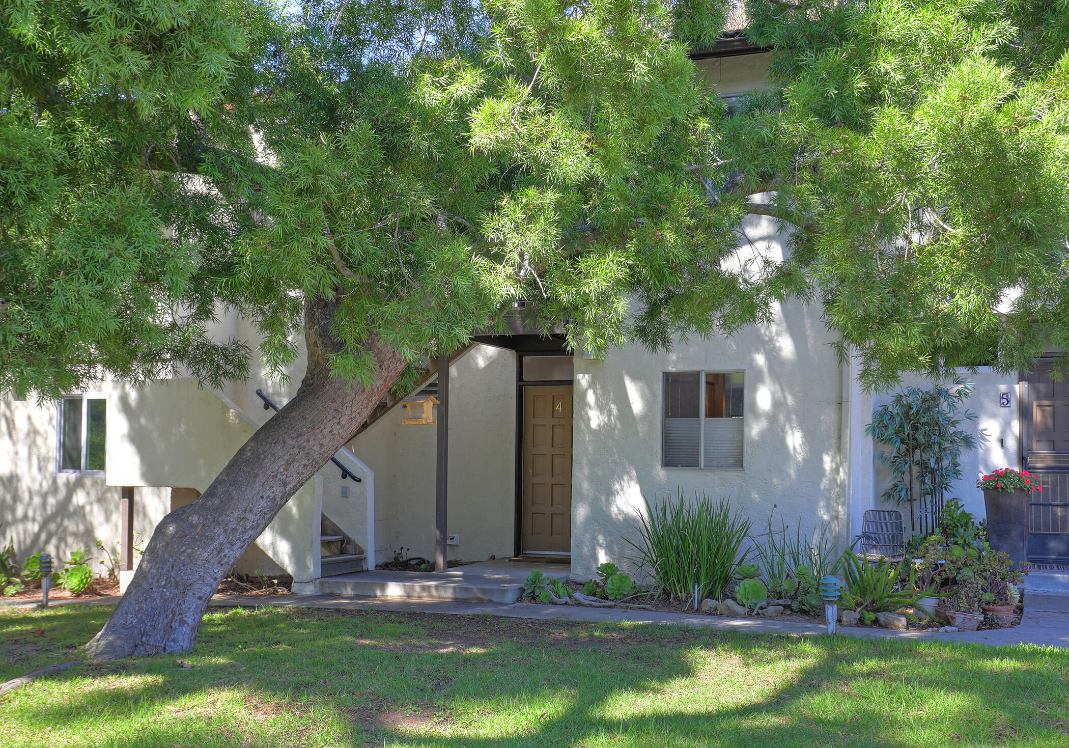 1078 Miramonte Drive, 4