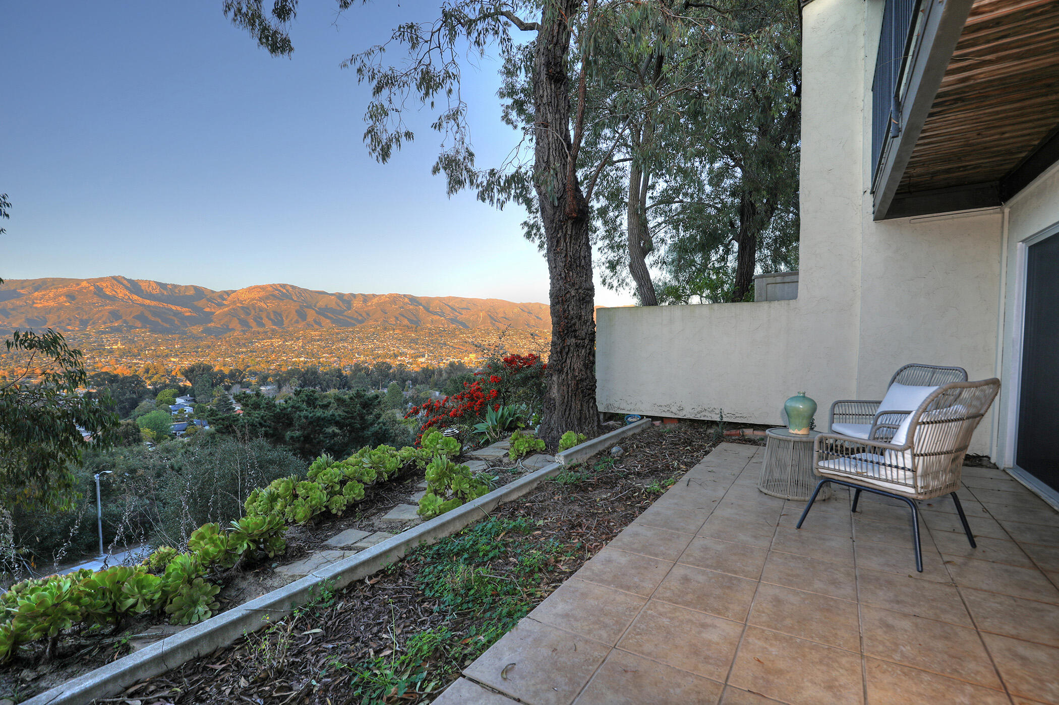 1078 Miramonte Drive, 4