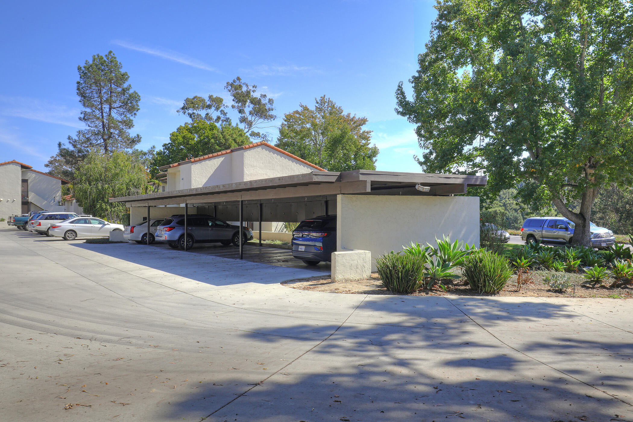 1078 Miramonte Drive, 4