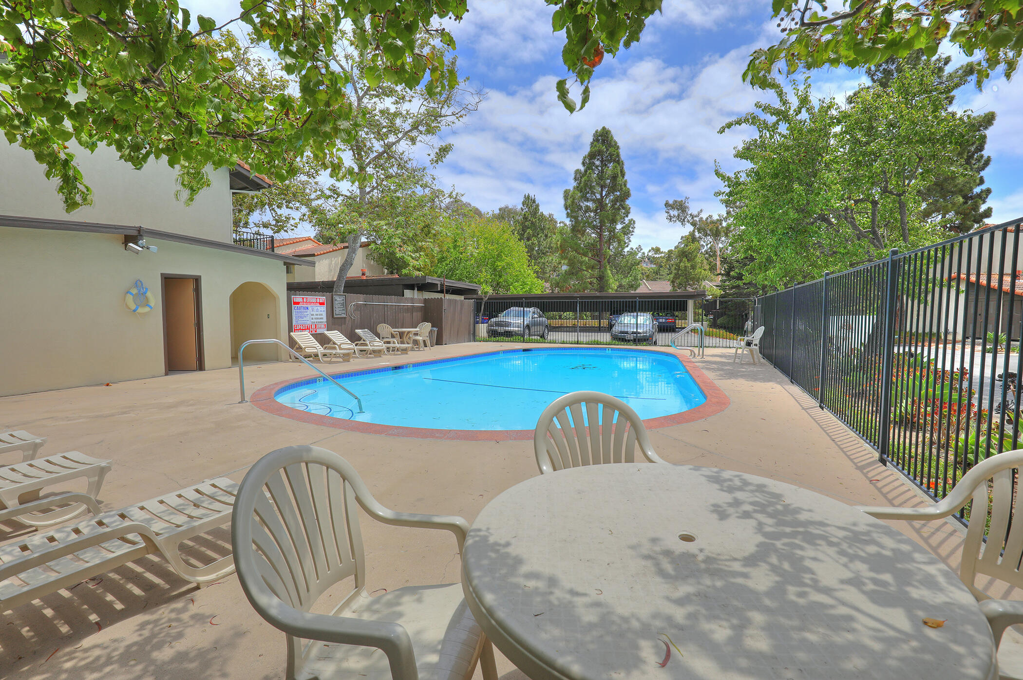 1078 Miramonte Drive, 4