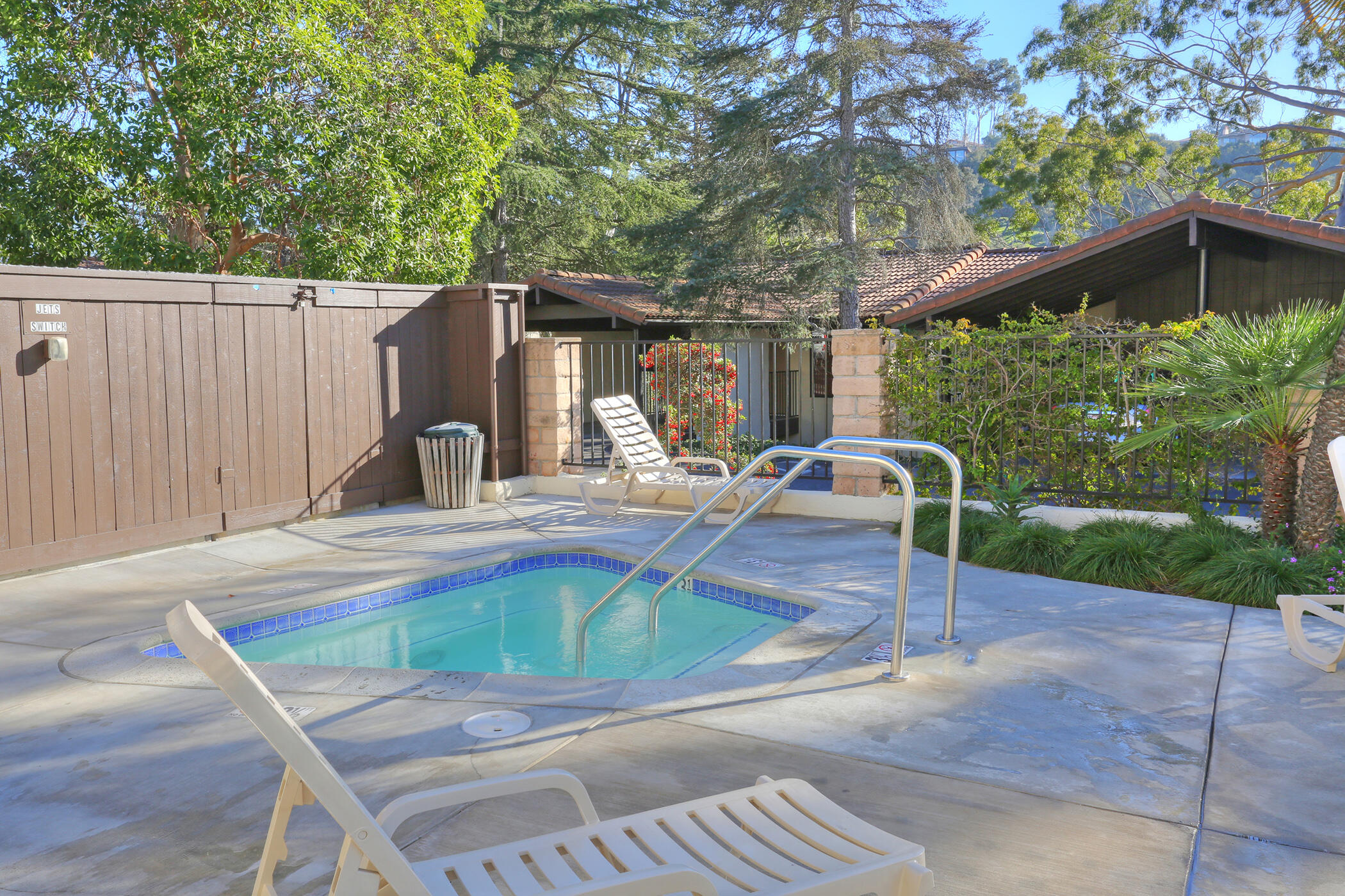 1078 Miramonte Drive, 4