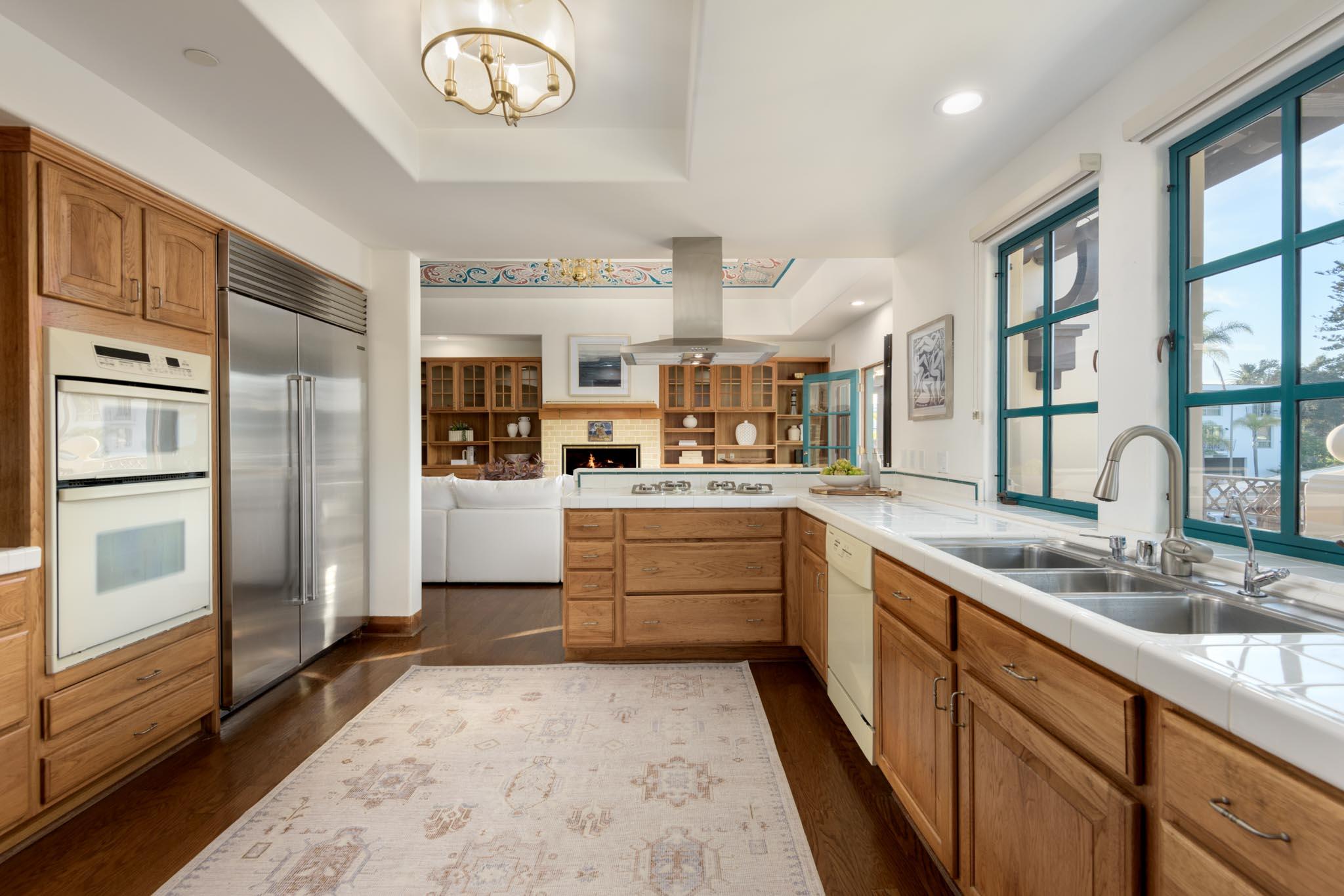 7 E Arrellaga Street