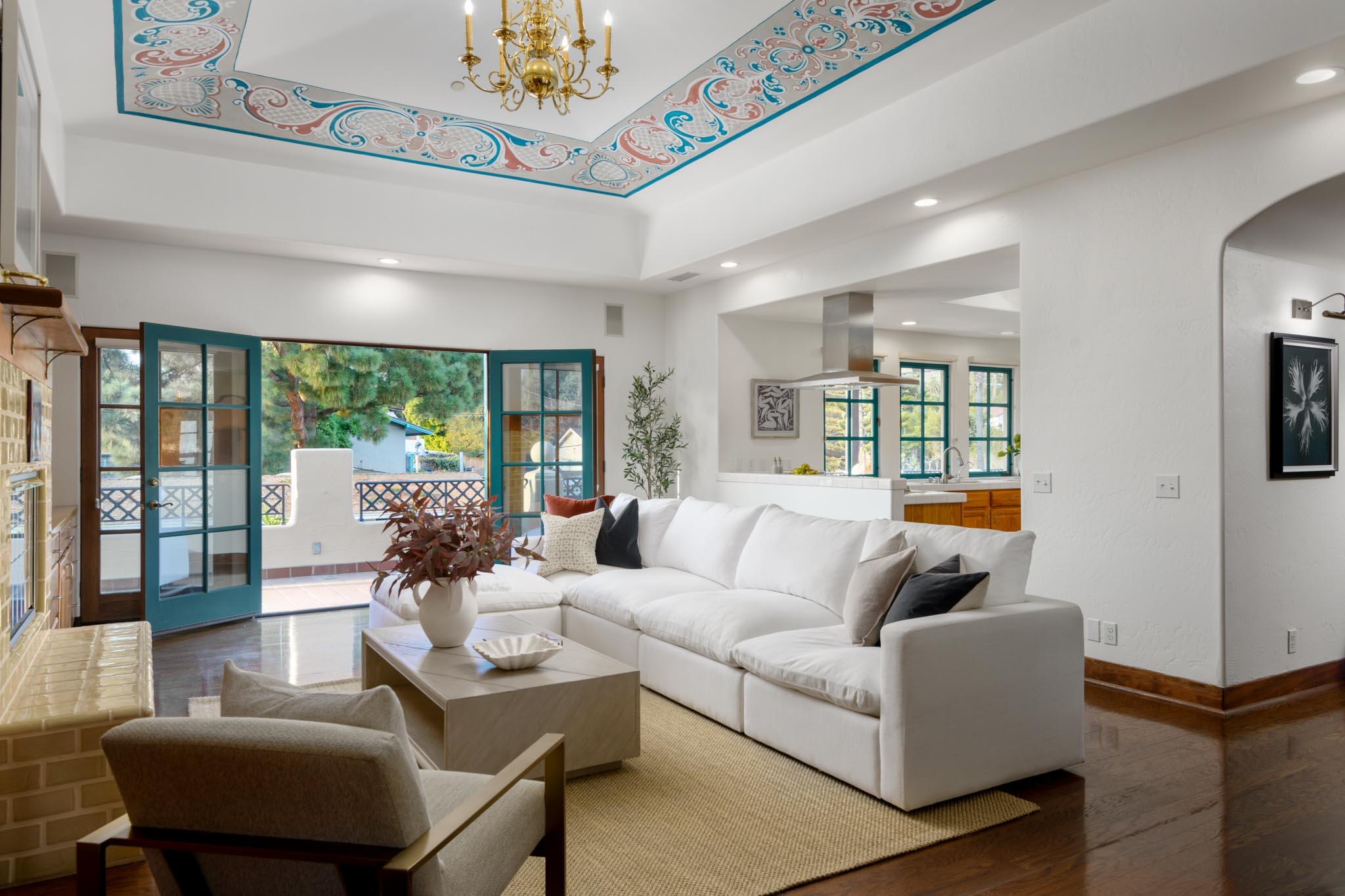 7 E Arrellaga Street