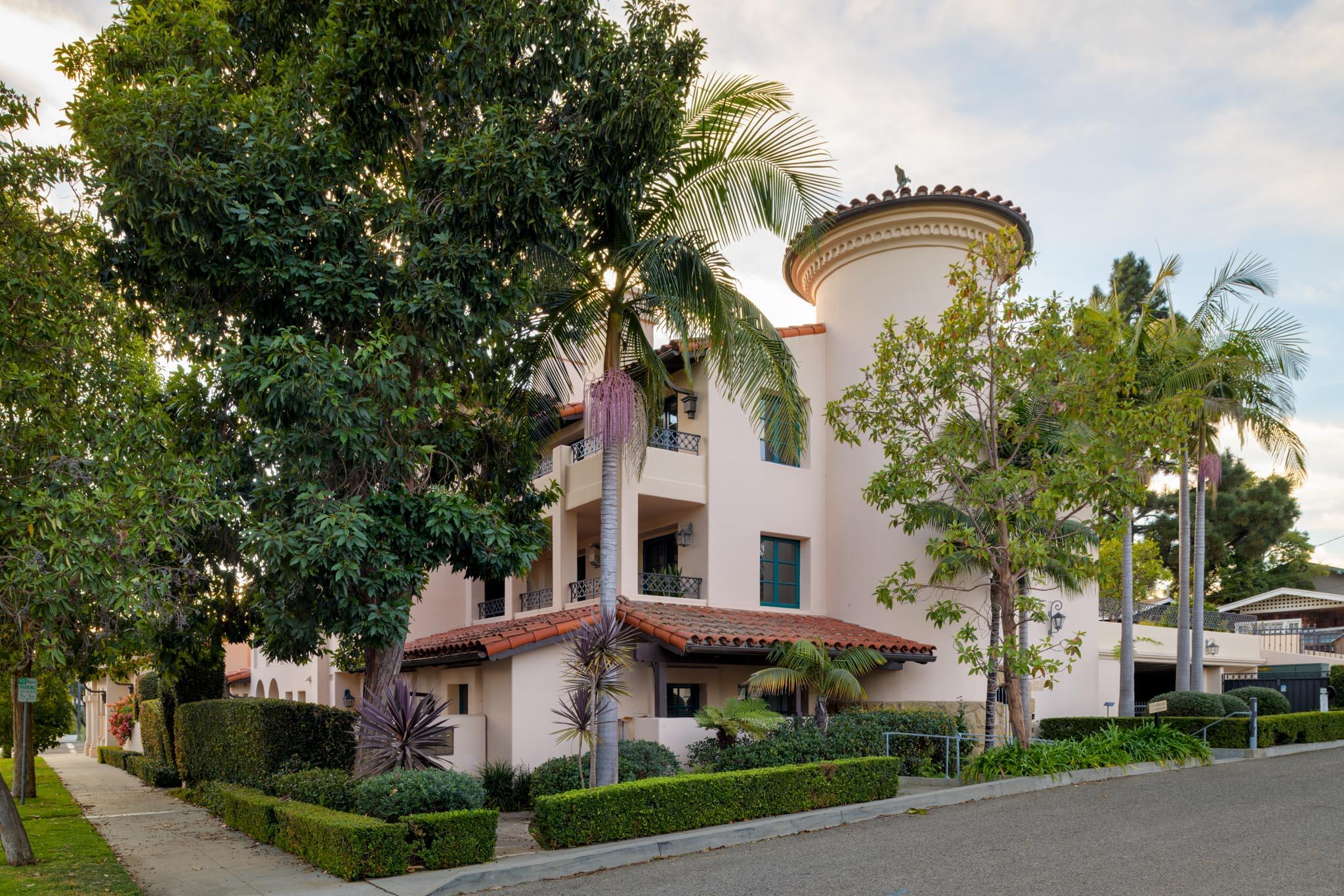 7 E Arrellaga Street