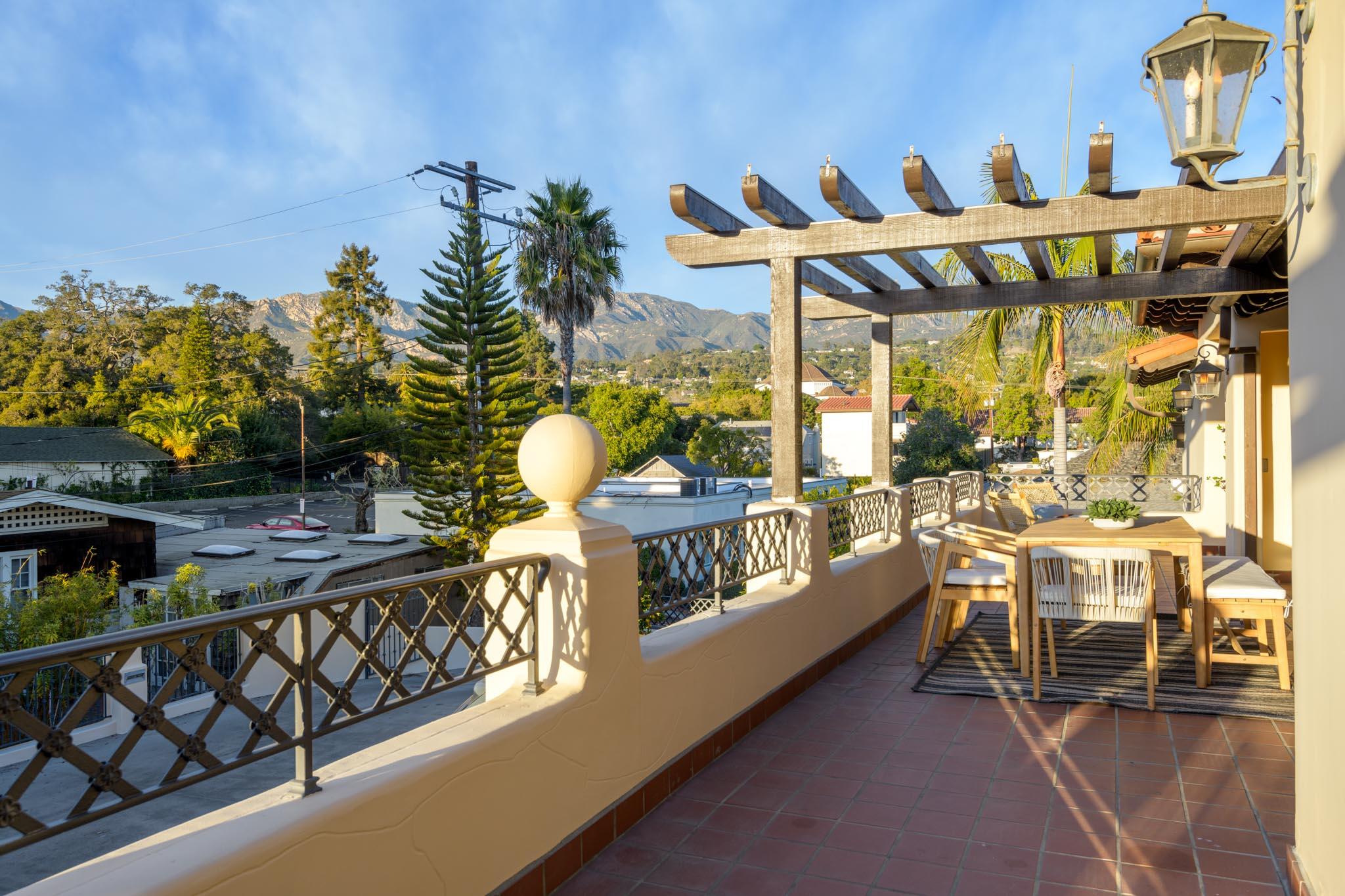 7 E Arrellaga Street