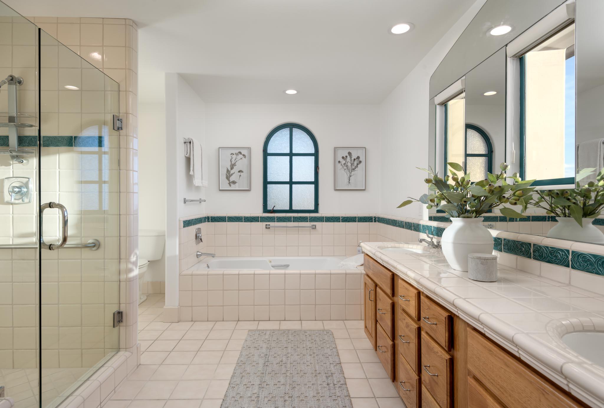 7 E Arrellaga Street