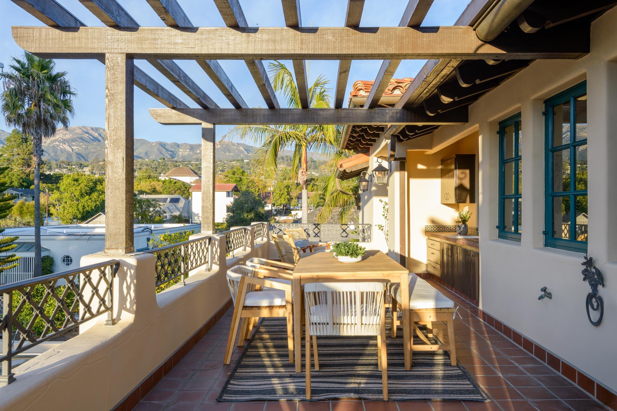 7 E Arrellaga Street