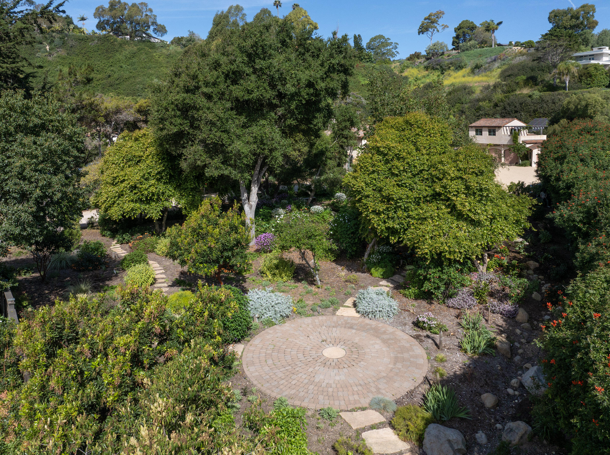 2932 Cliff Drive