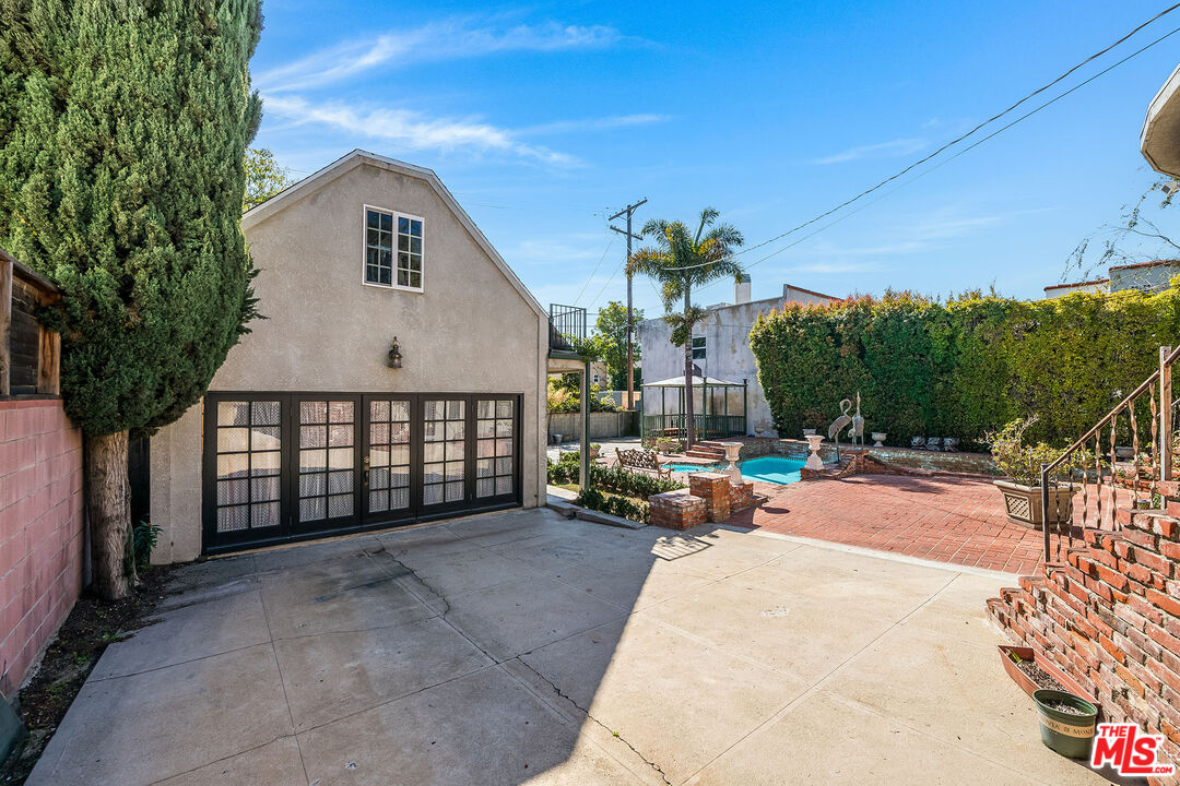 5006 Los Feliz Blvd