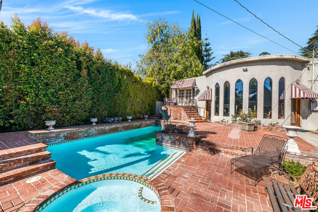 5006 Los Feliz Blvd