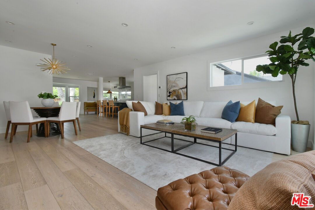 4440 Irvine Ave