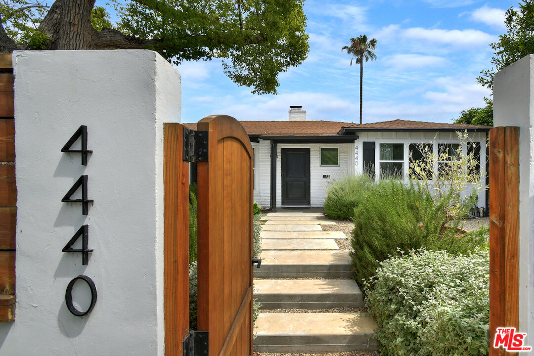4440 Irvine Ave