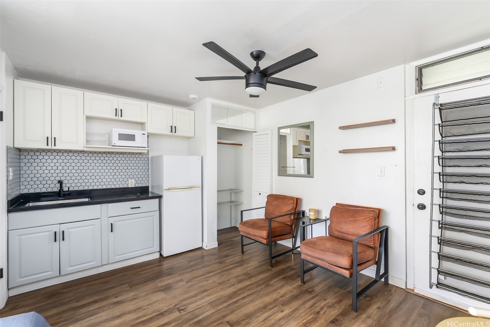 249 Kapili Street 402