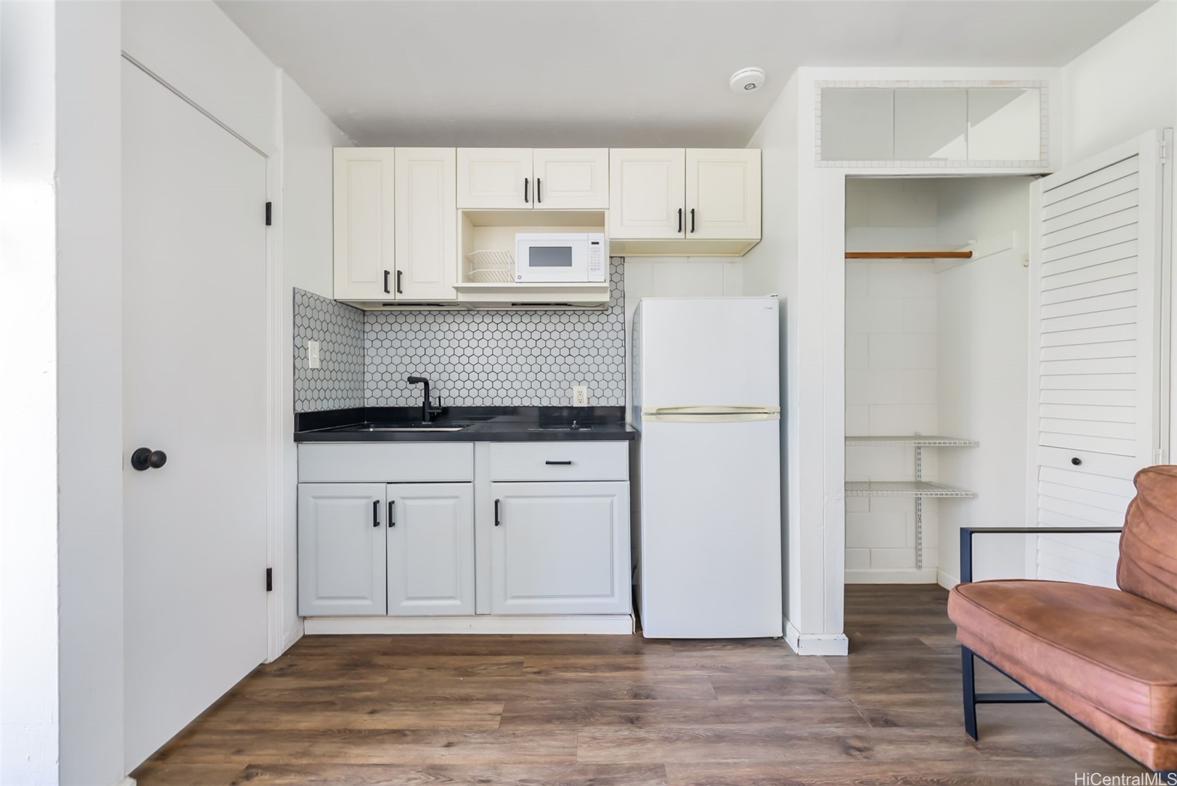 249 Kapili Street 402