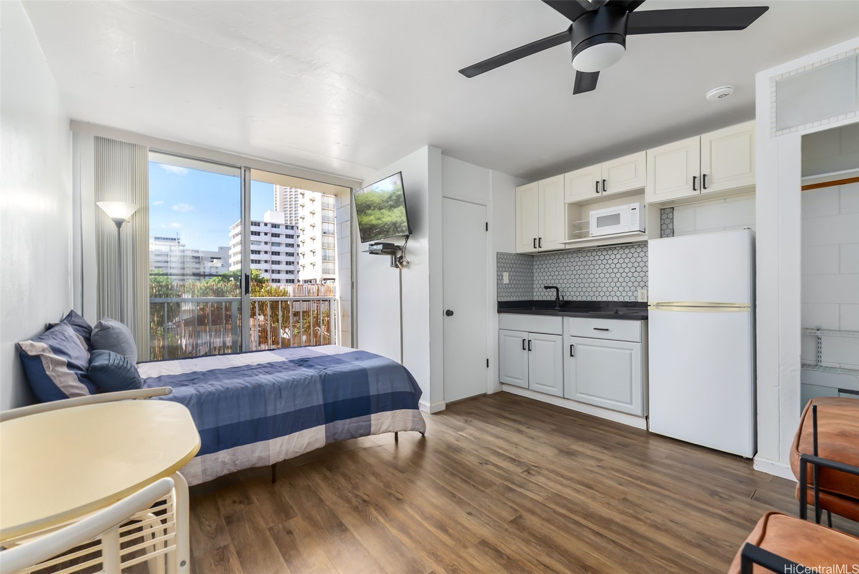 249 Kapili Street 402