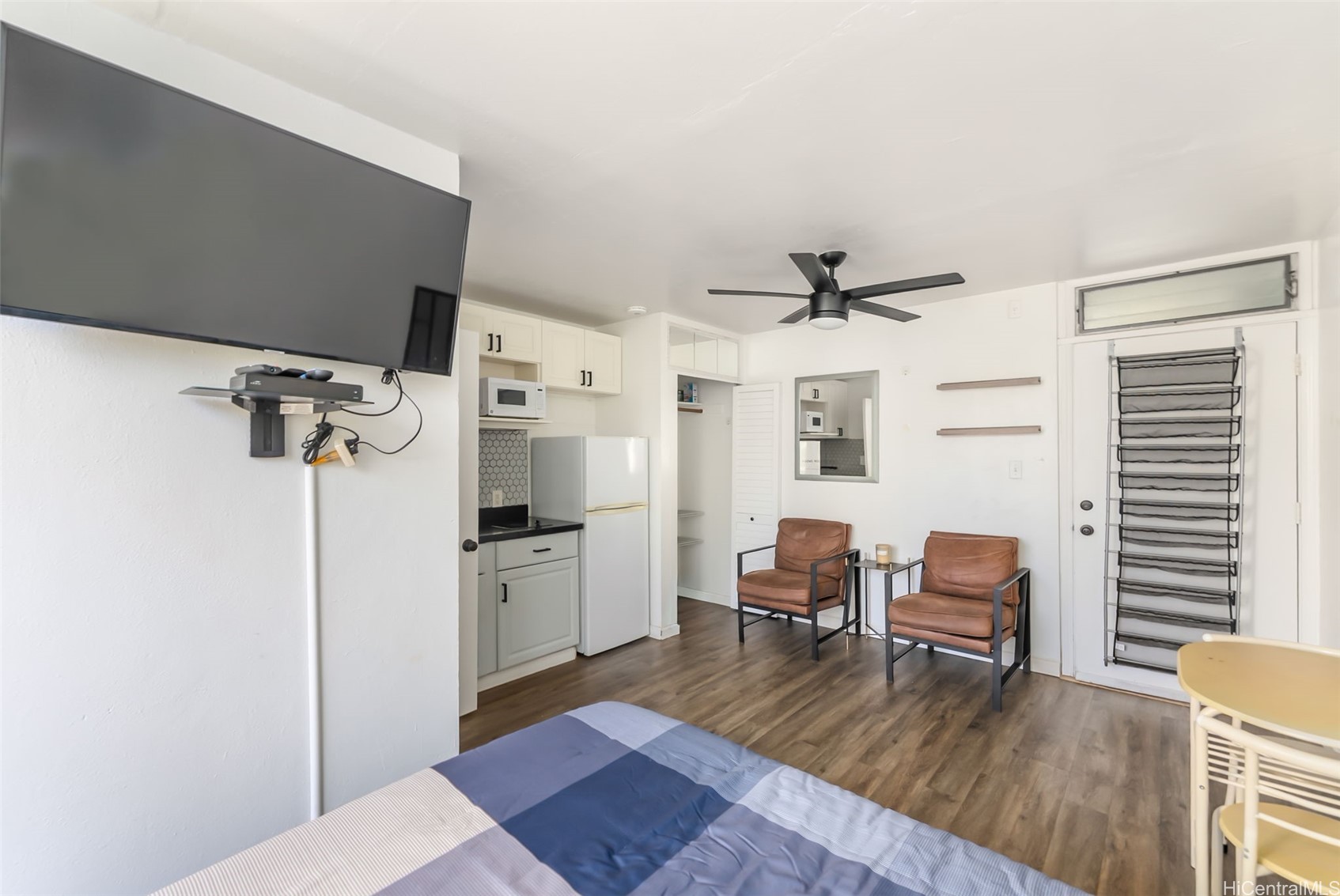 249 Kapili Street 402