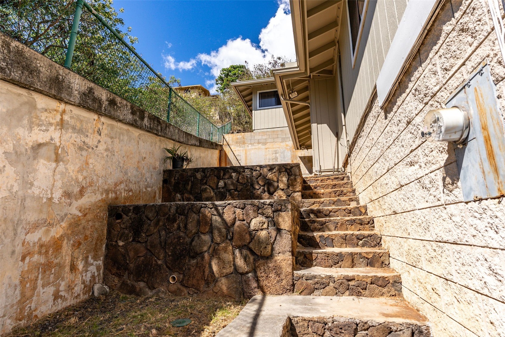 99-760 Holoai Street