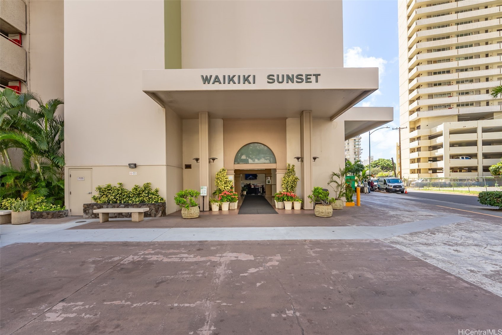 229 Paoakalani Avenue 1008