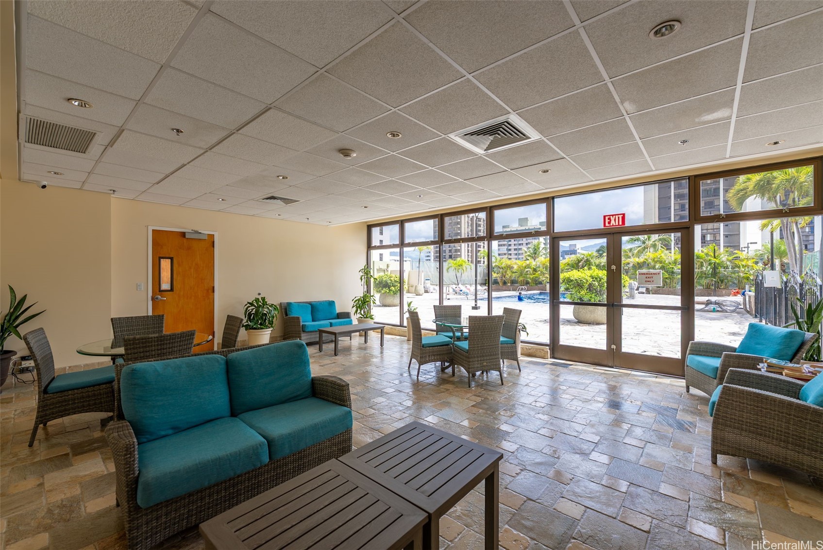 229 Paoakalani Avenue 1008