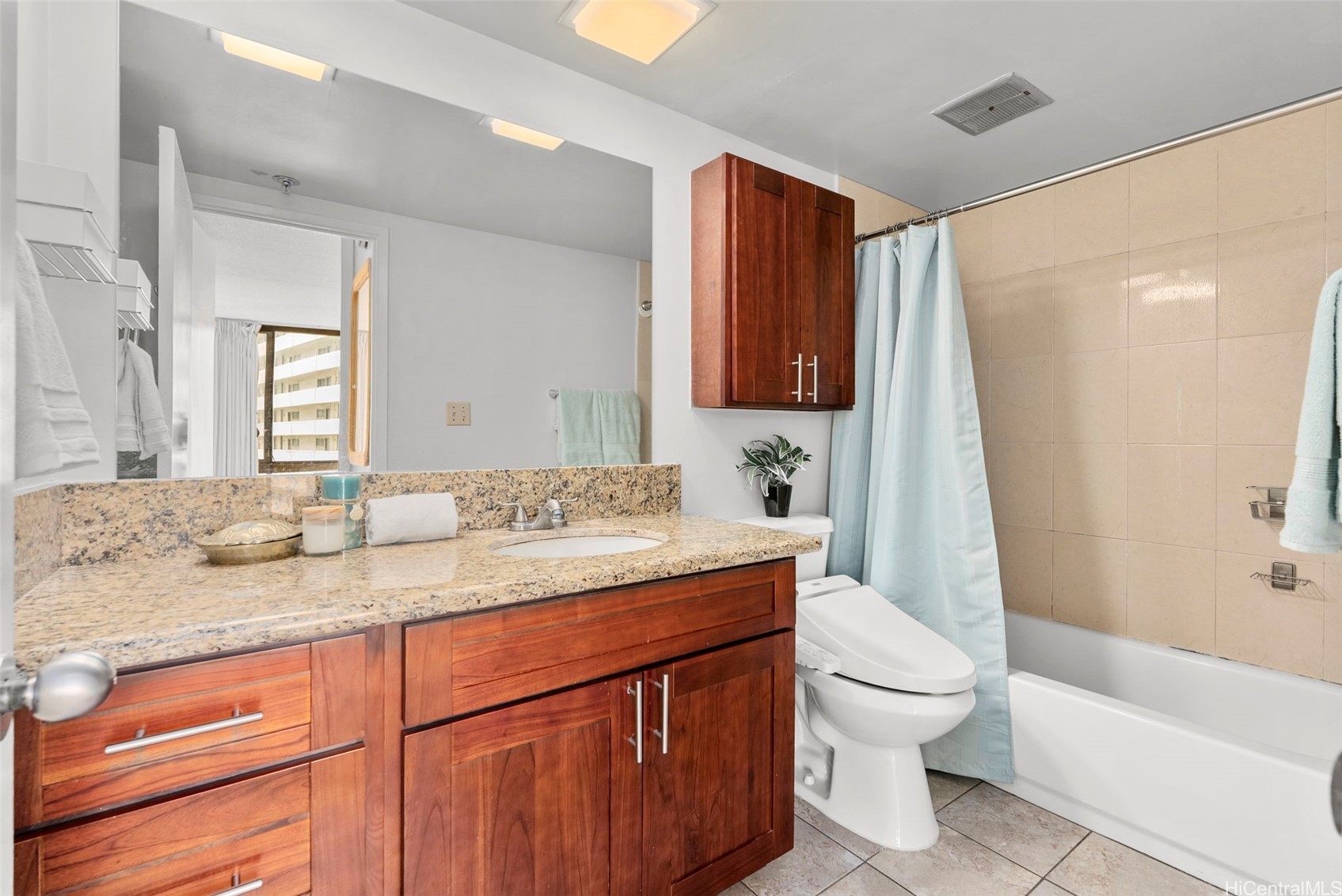 229 Paoakalani Avenue 1008