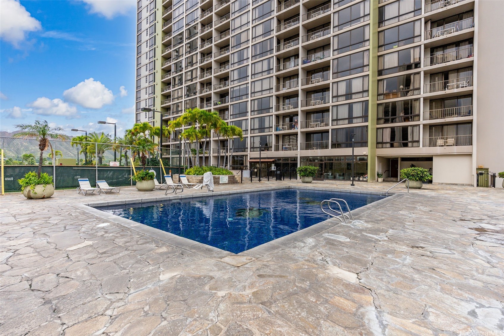 229 Paoakalani Avenue 1008