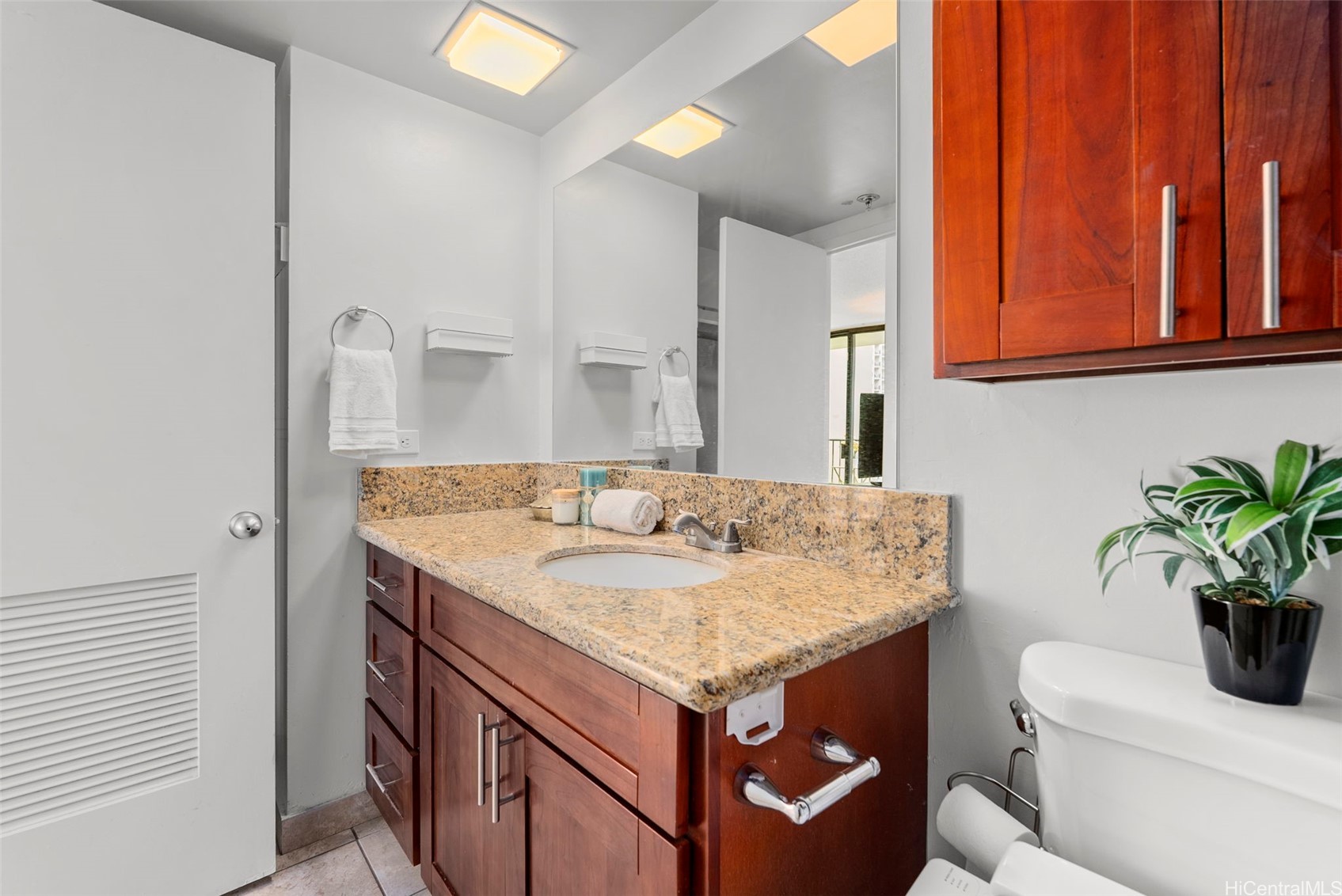 229 Paoakalani Avenue 1008