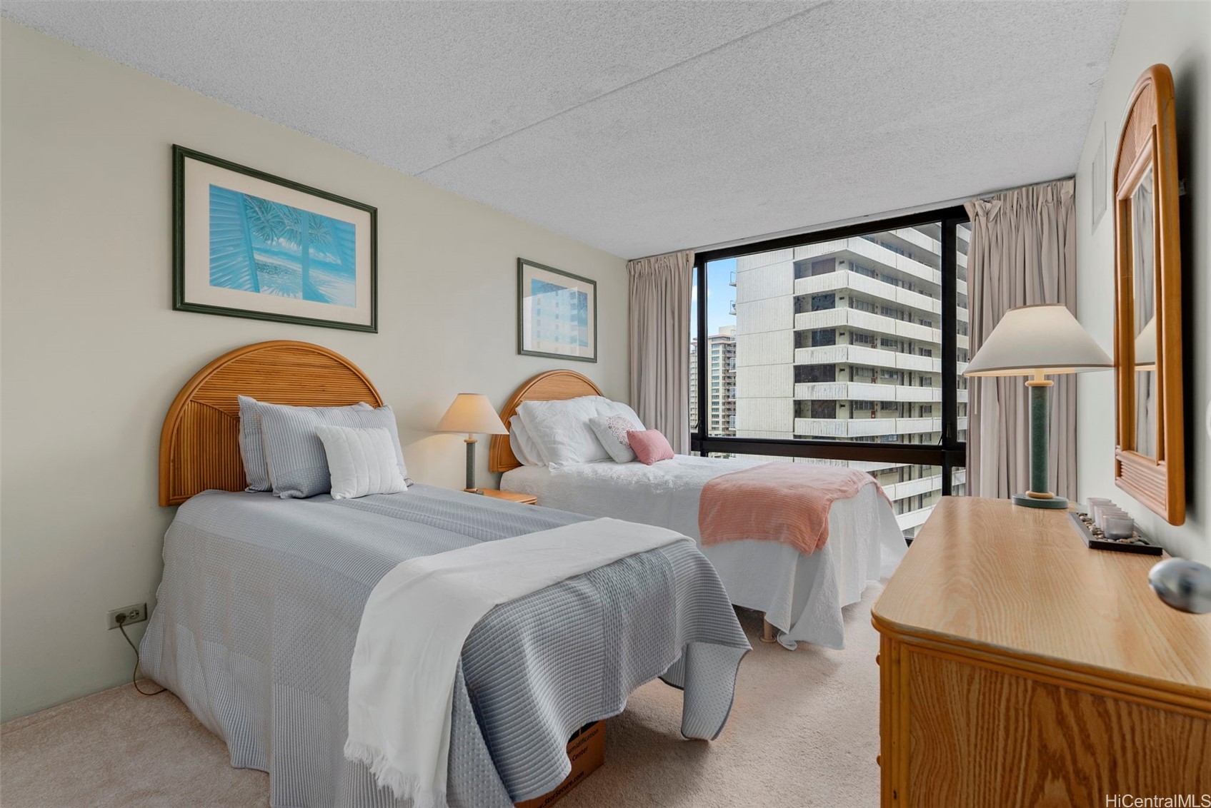 229 Paoakalani Avenue 1008