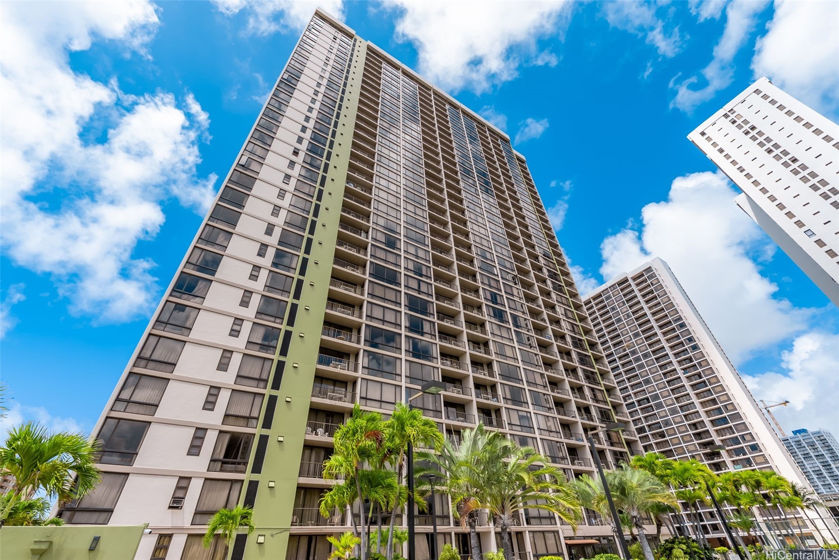 229 Paoakalani Avenue 1008