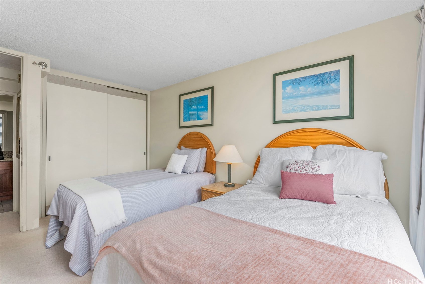 229 Paoakalani Avenue 1008