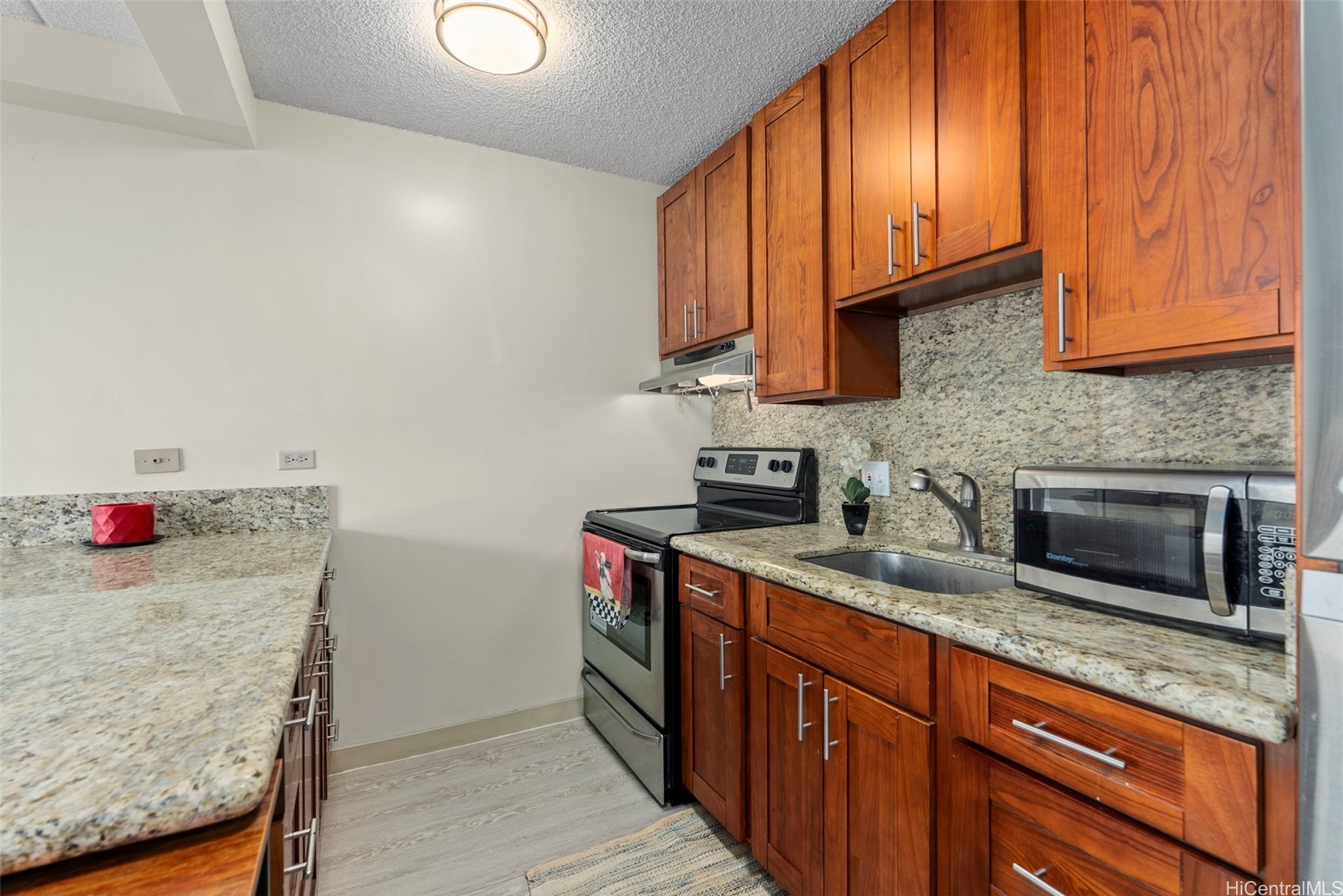 229 Paoakalani Avenue 1008