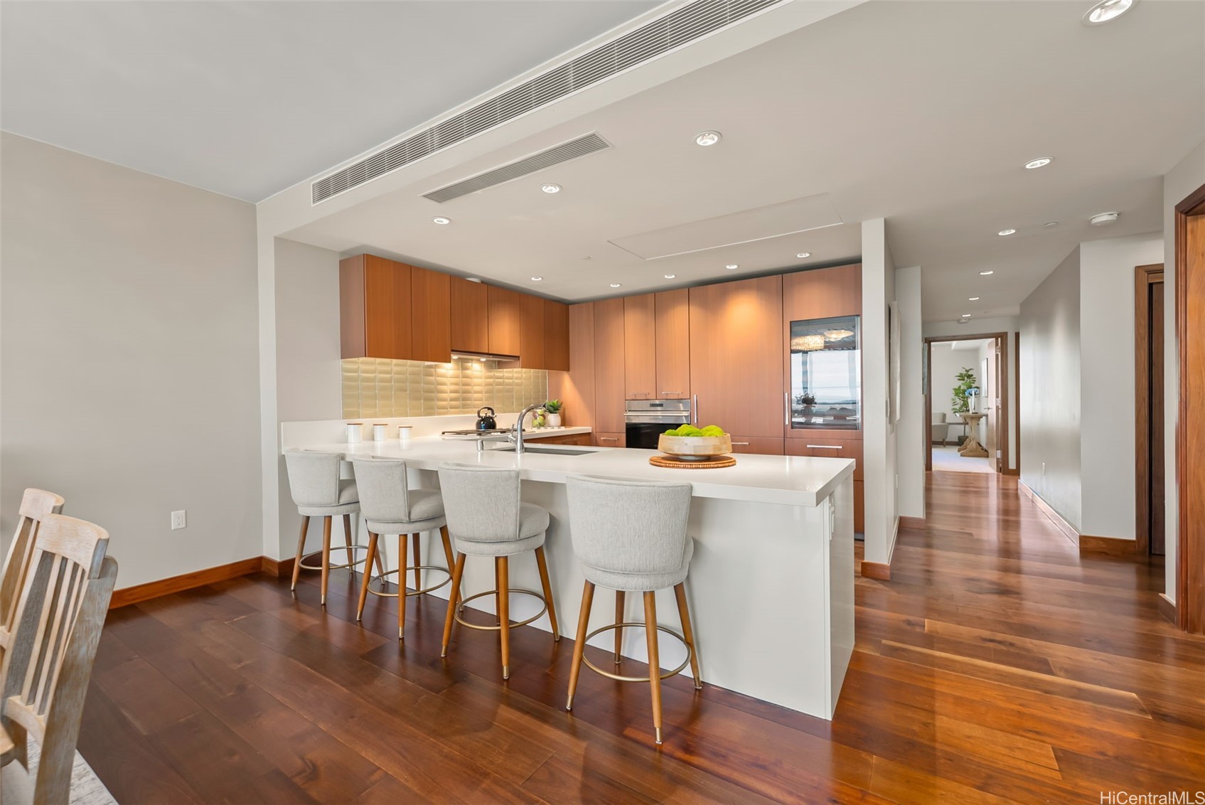 1555 Kapiolani Boulevard 900