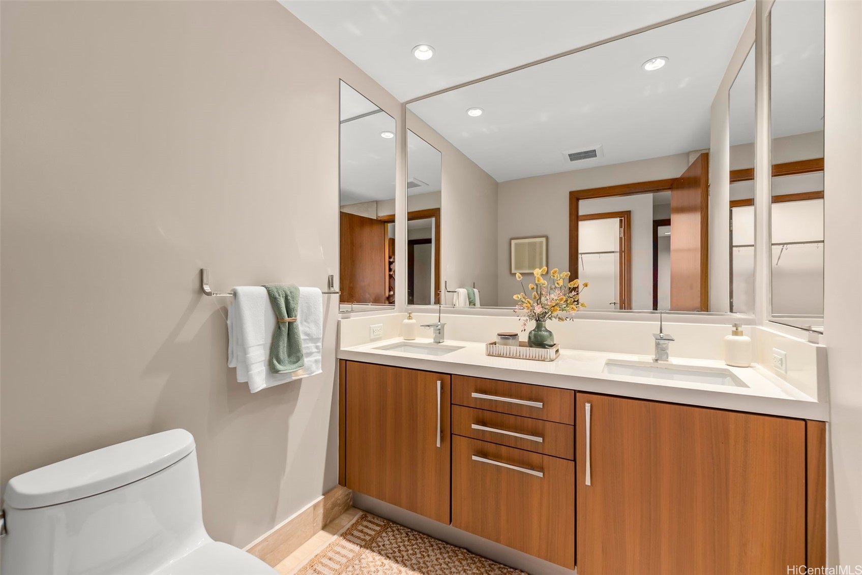 1555 Kapiolani Boulevard 900