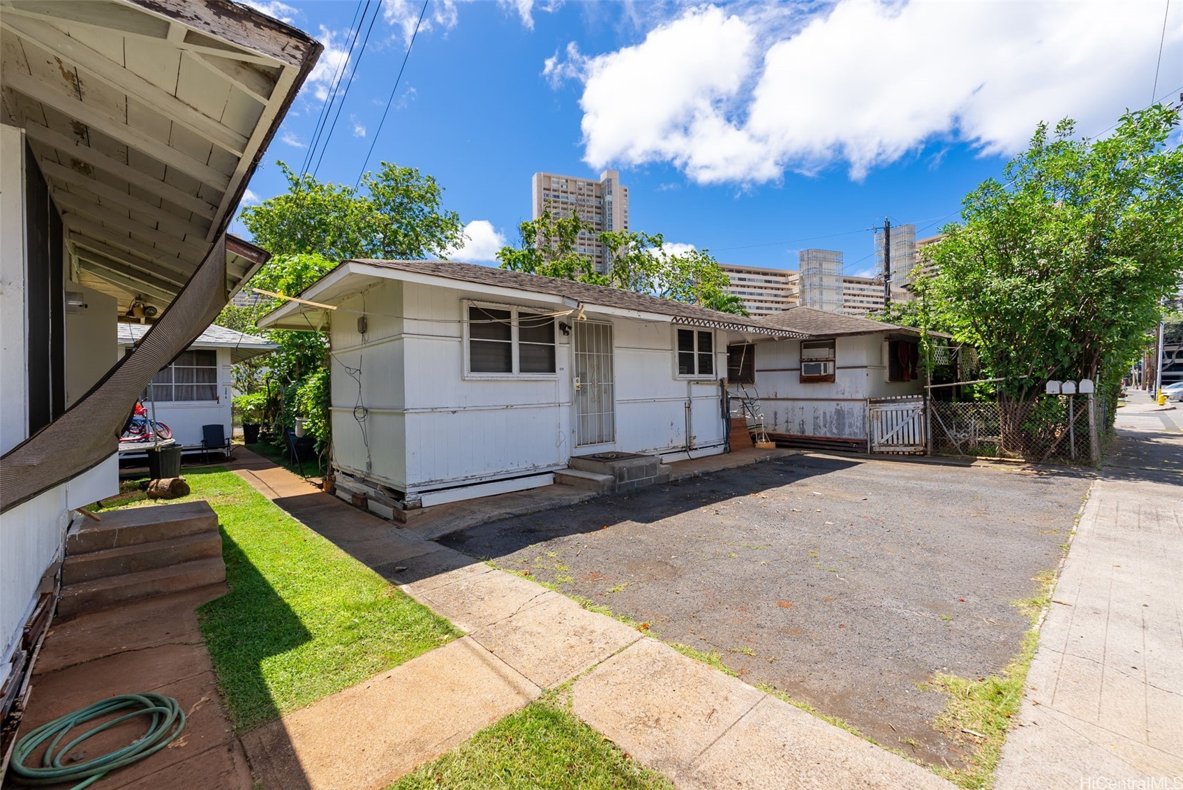 735 Isenberg Street