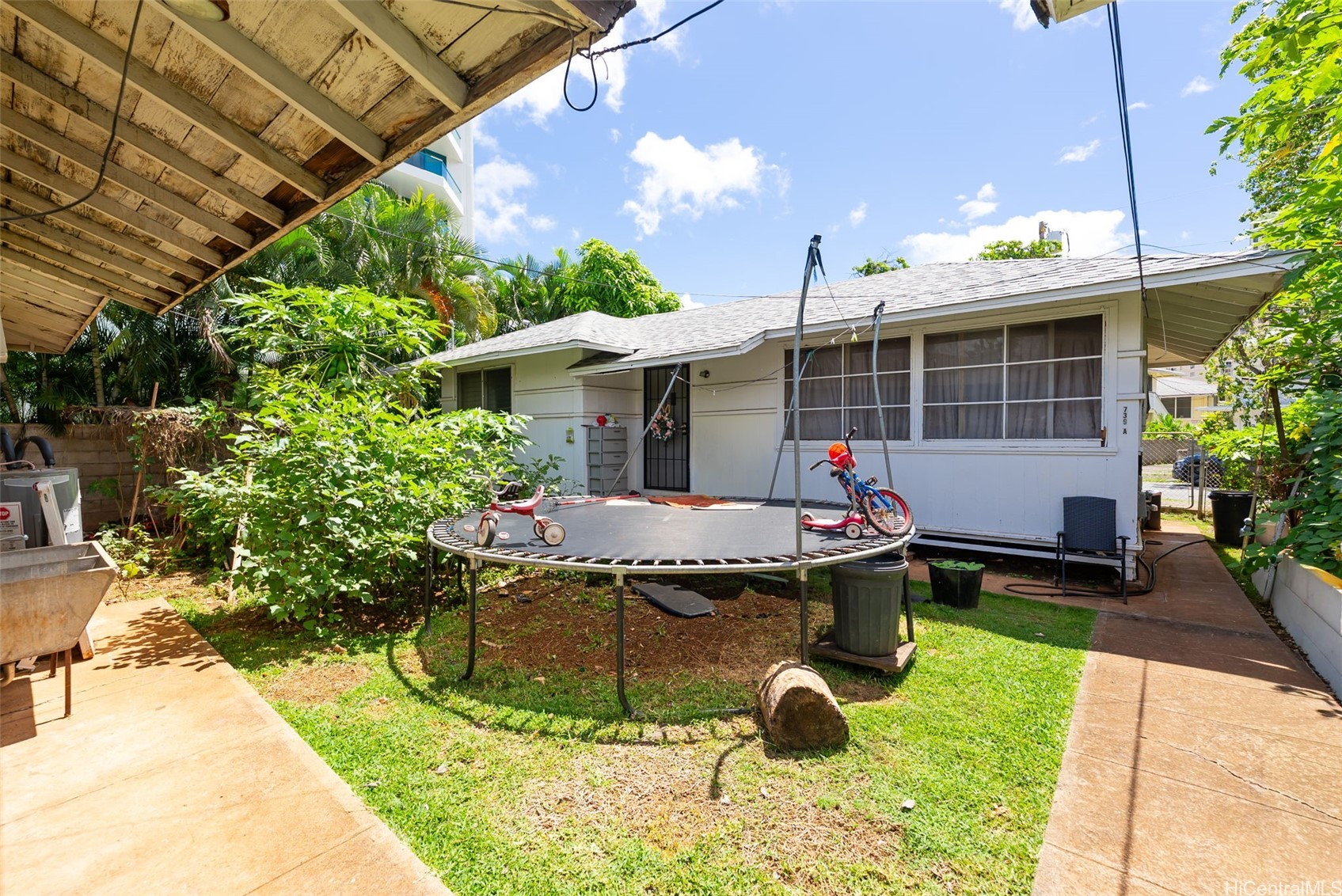735 Isenberg Street