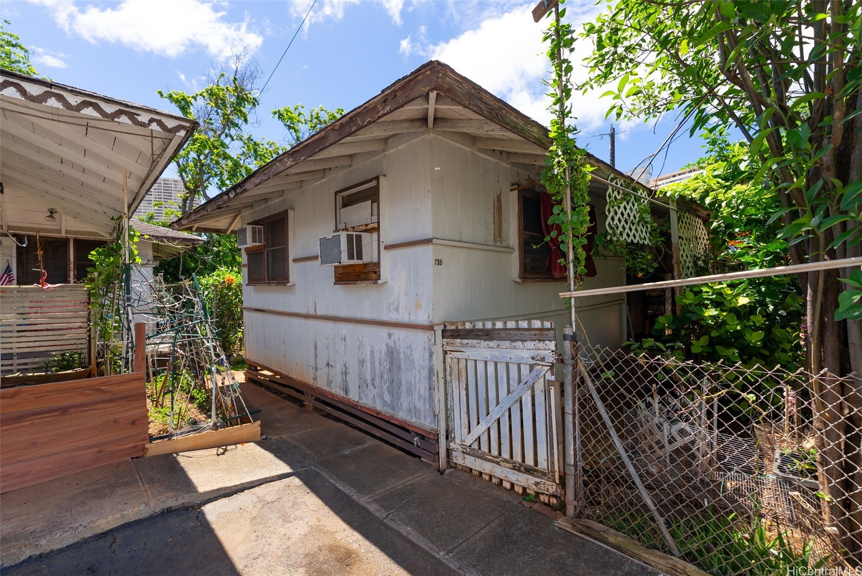 735 Isenberg Street