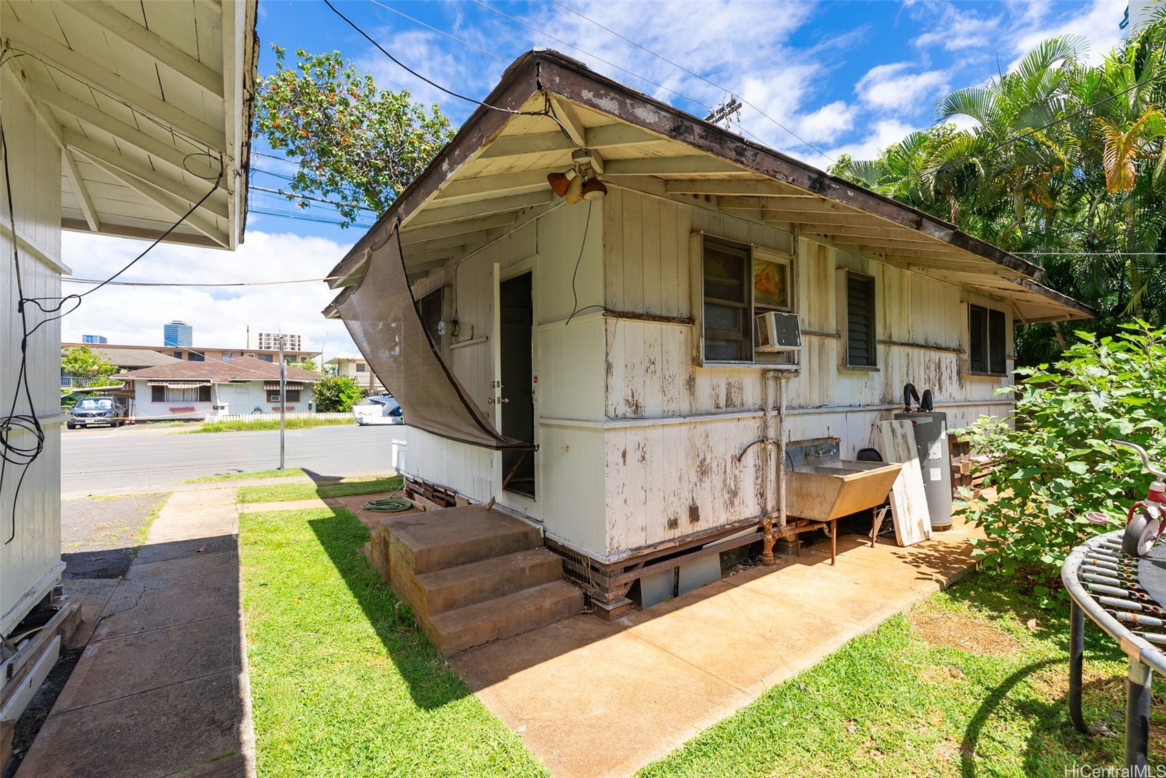 735 Isenberg Street