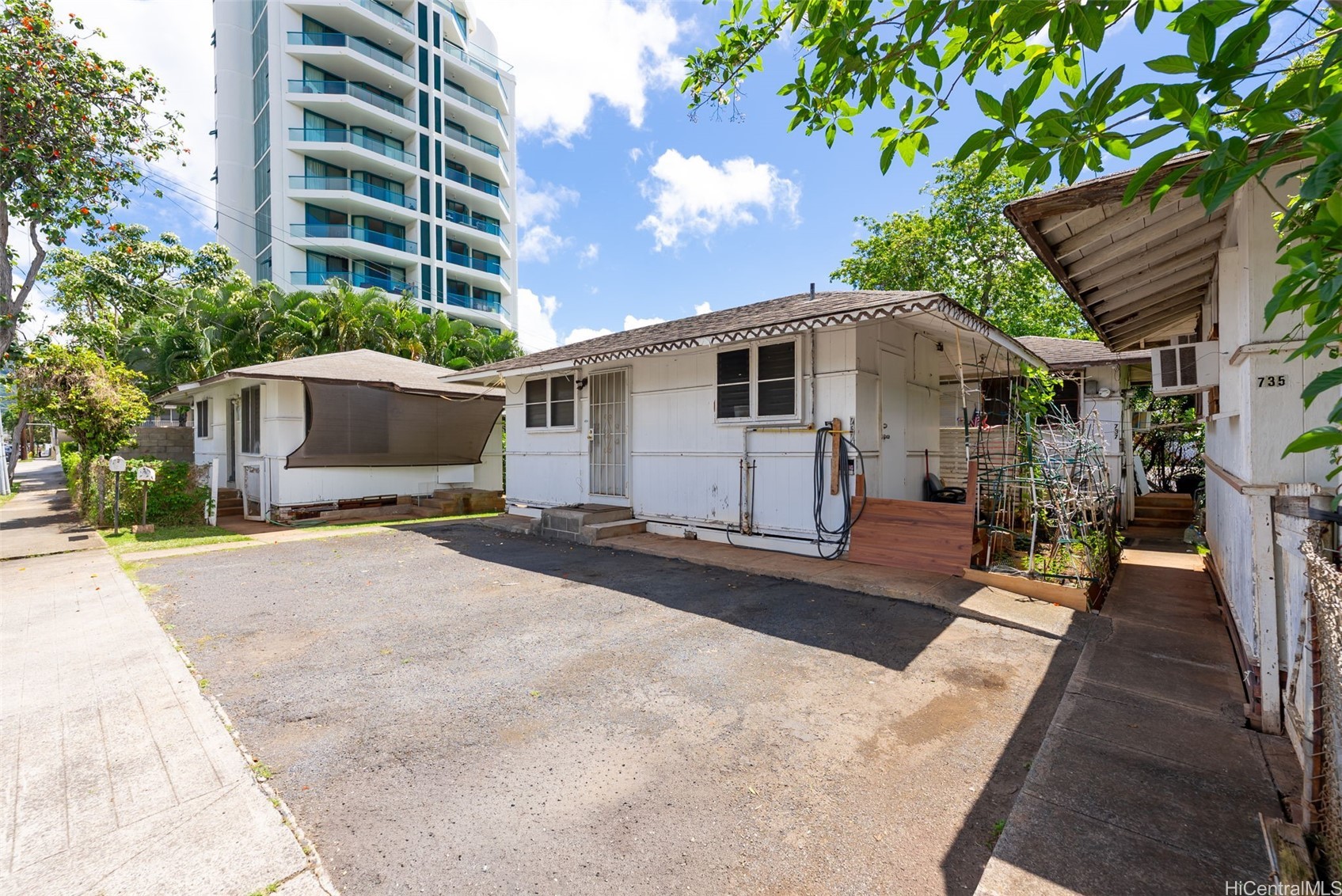 735 Isenberg Street