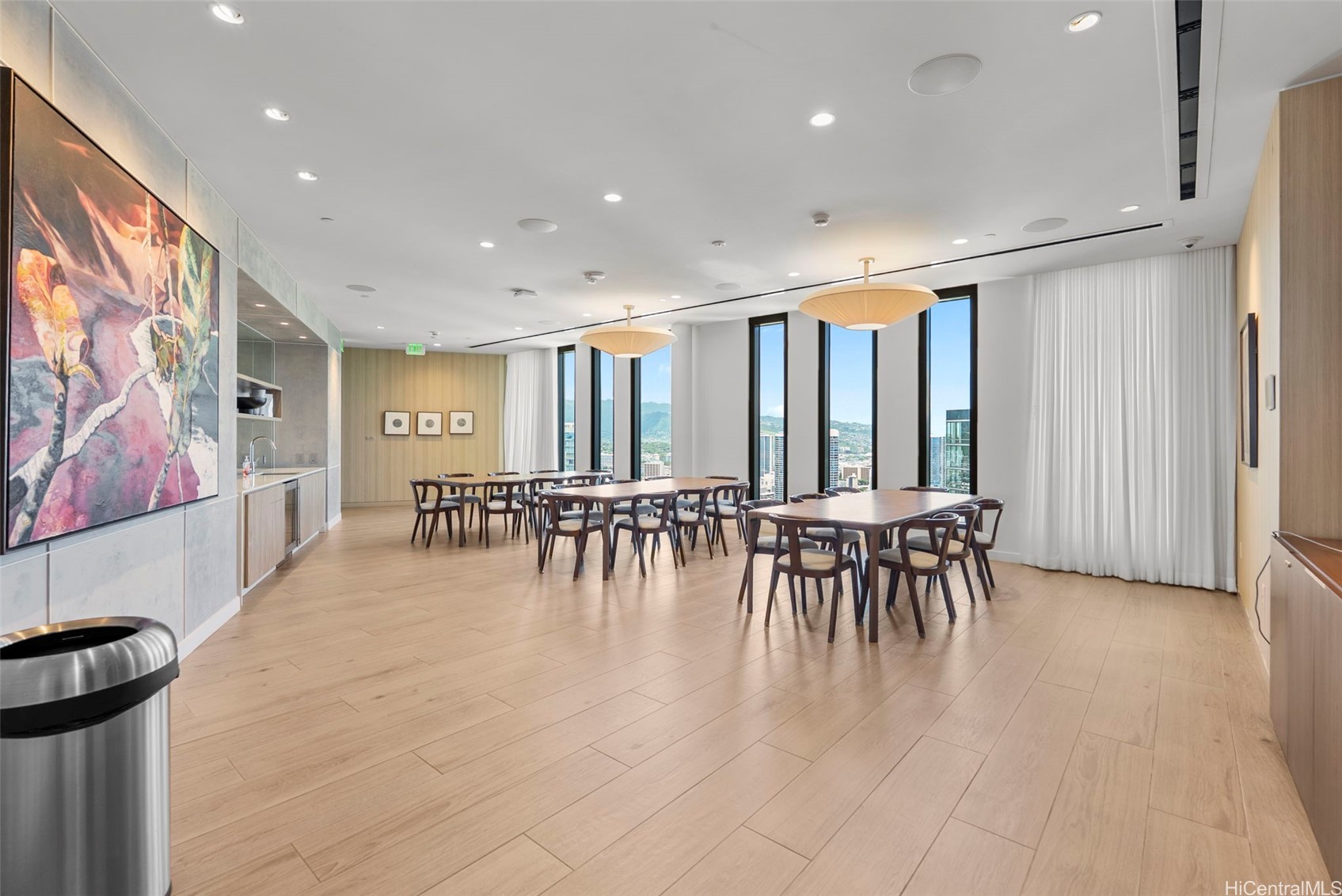 987 Queen Street 3102
