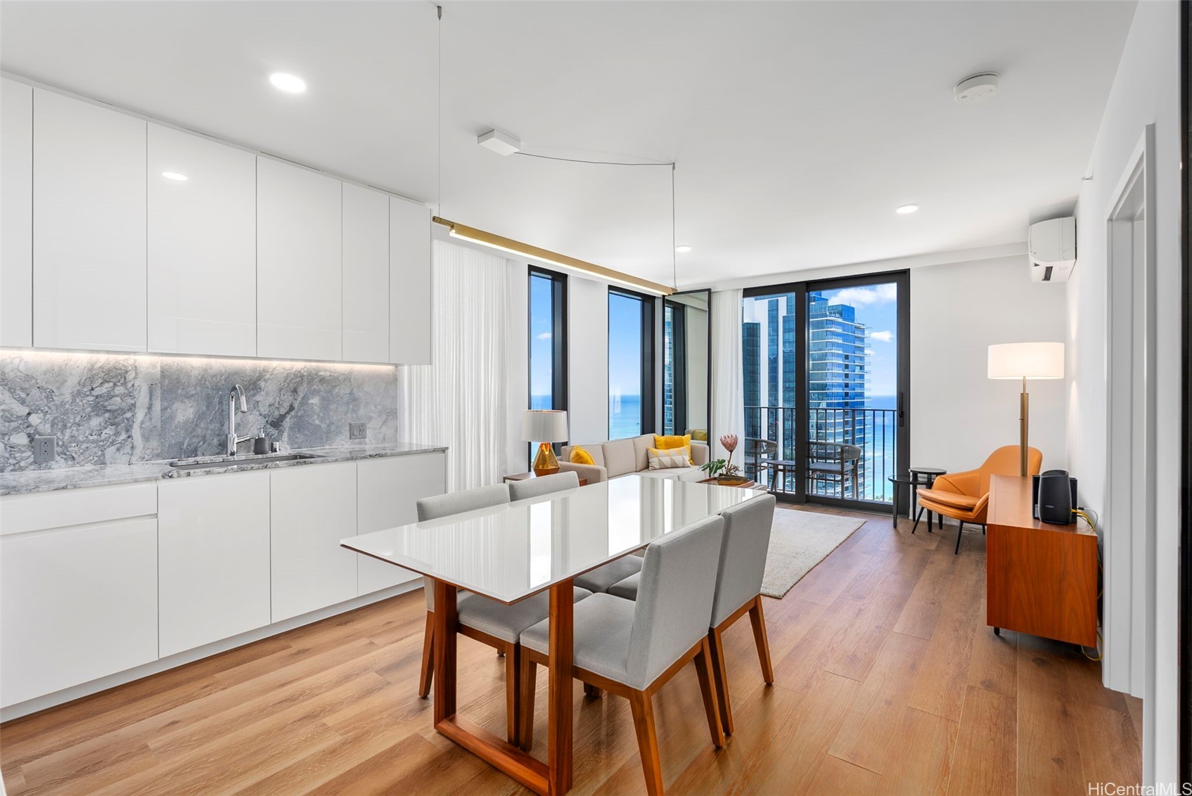 987 Queen Street 3102