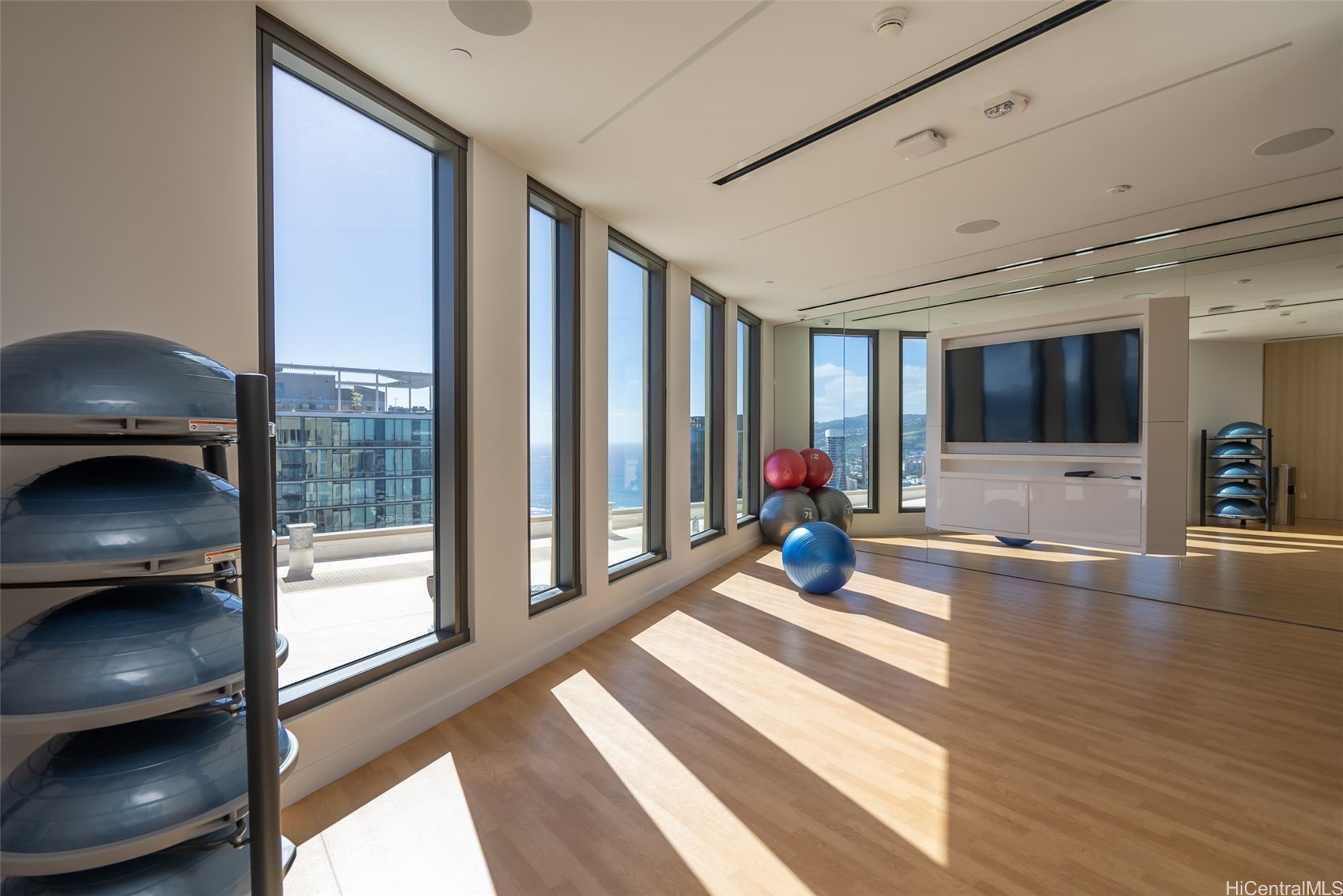987 Queen Street 3102