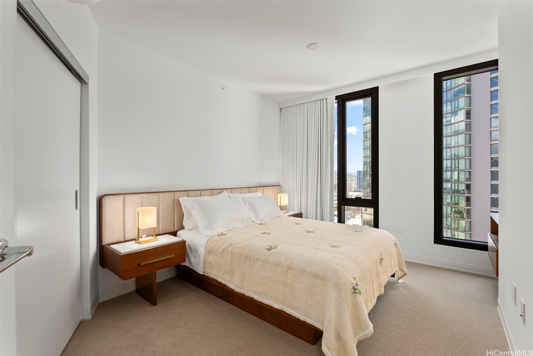 987 Queen Street 3102
