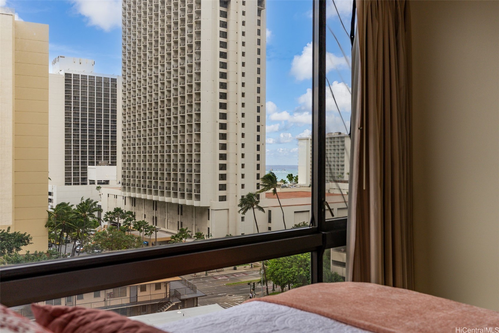 229 Paoakalani Avenue 1008