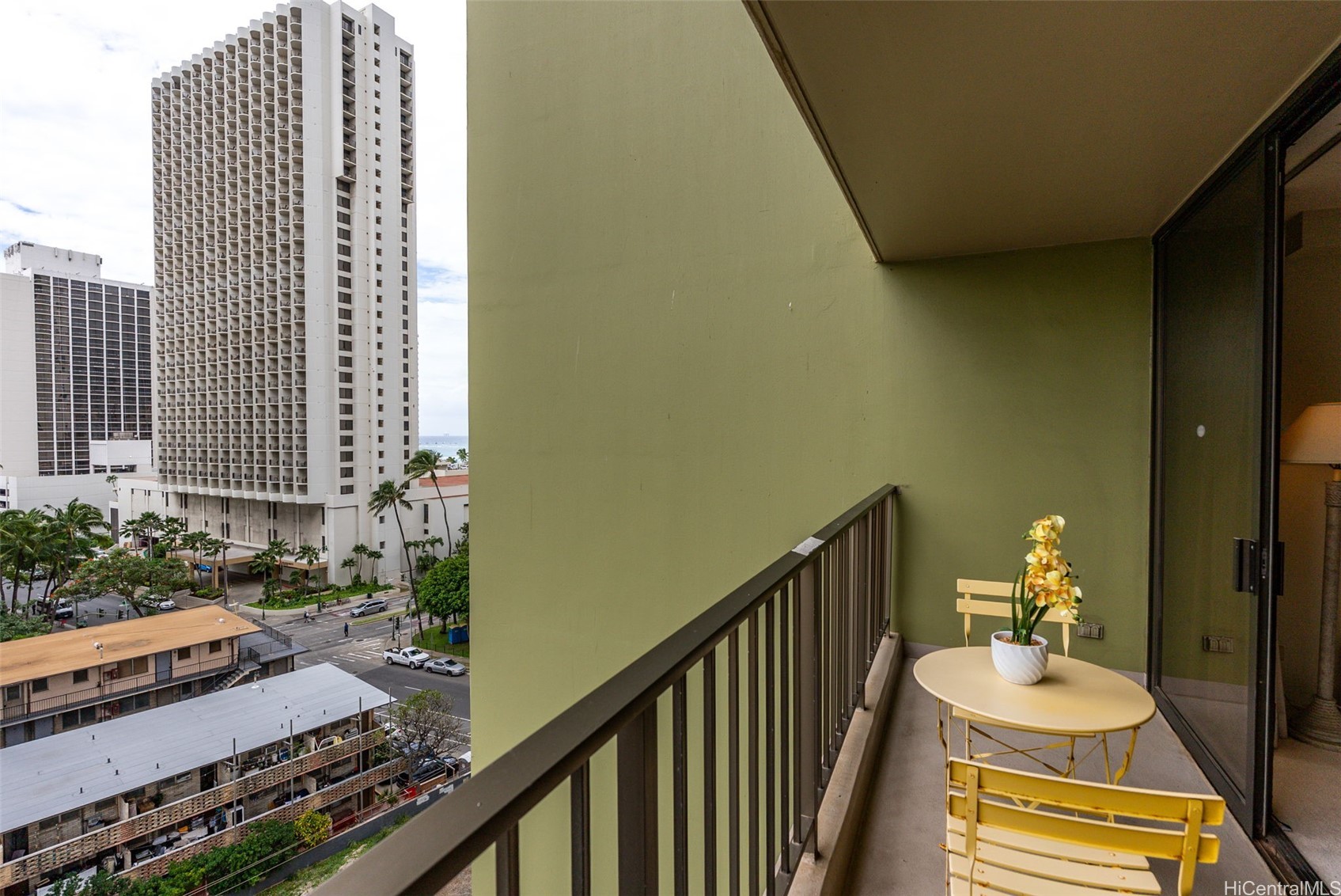 229 Paoakalani Avenue 1008