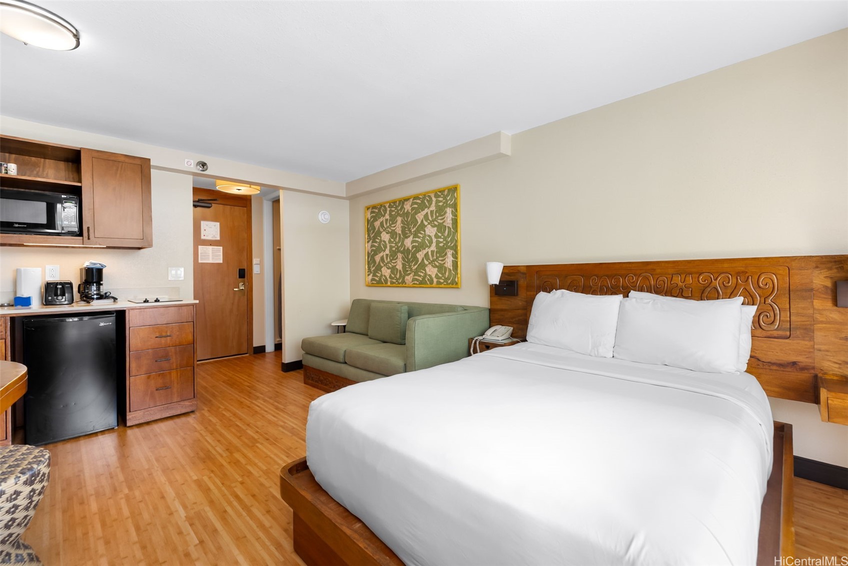 2425 Kuhio Avenue 703