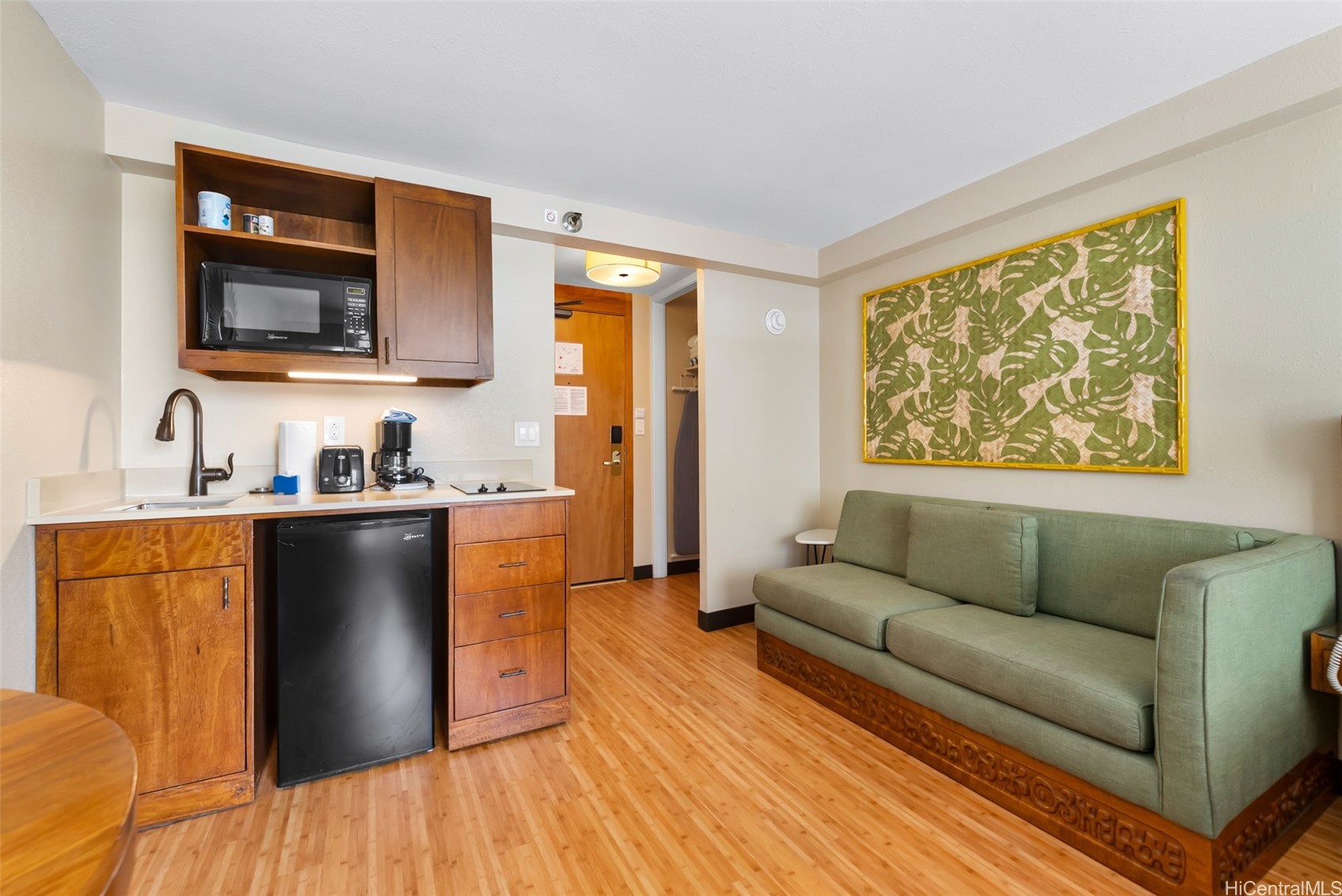 2425 Kuhio Avenue 703