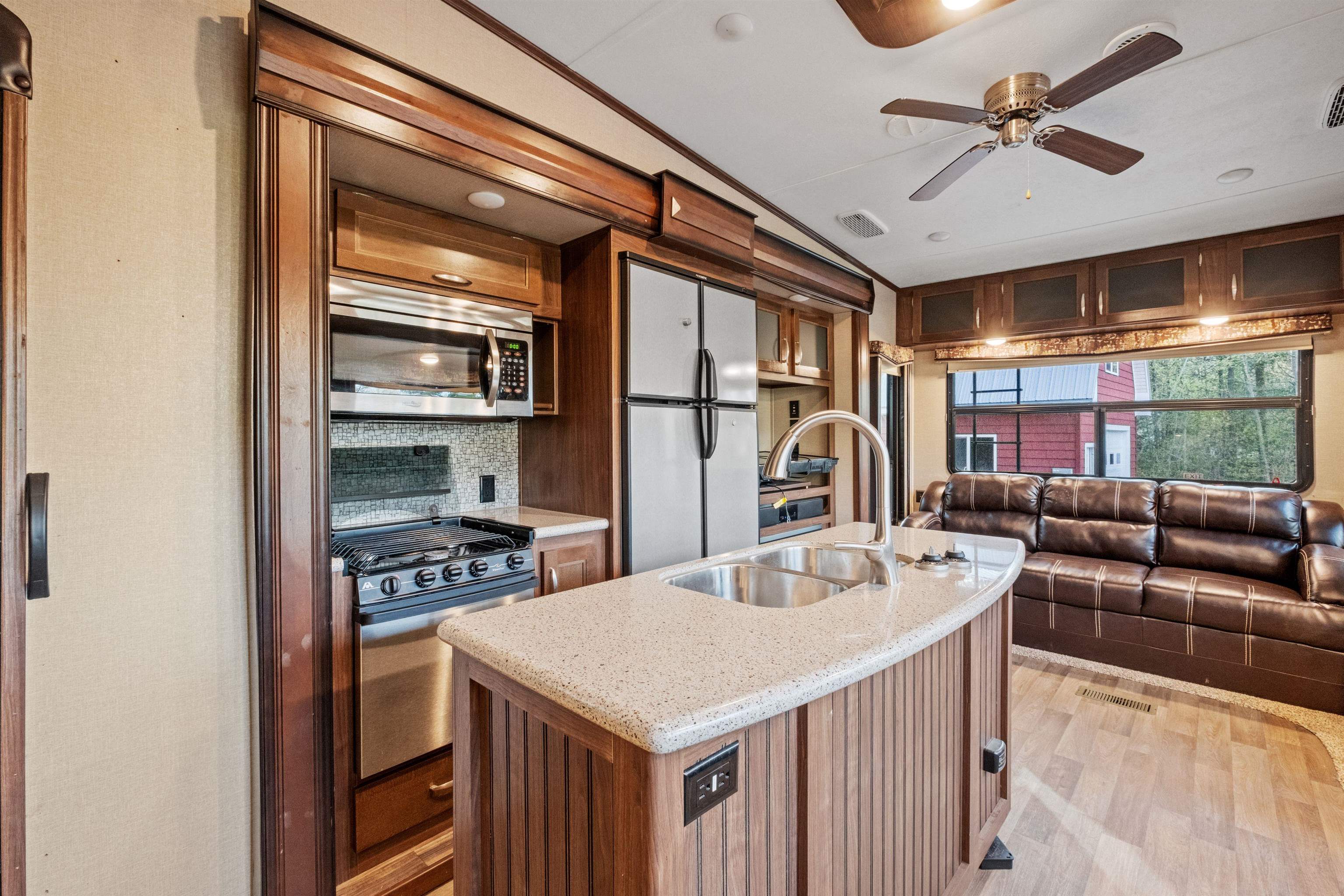 558 Lower Bay Road