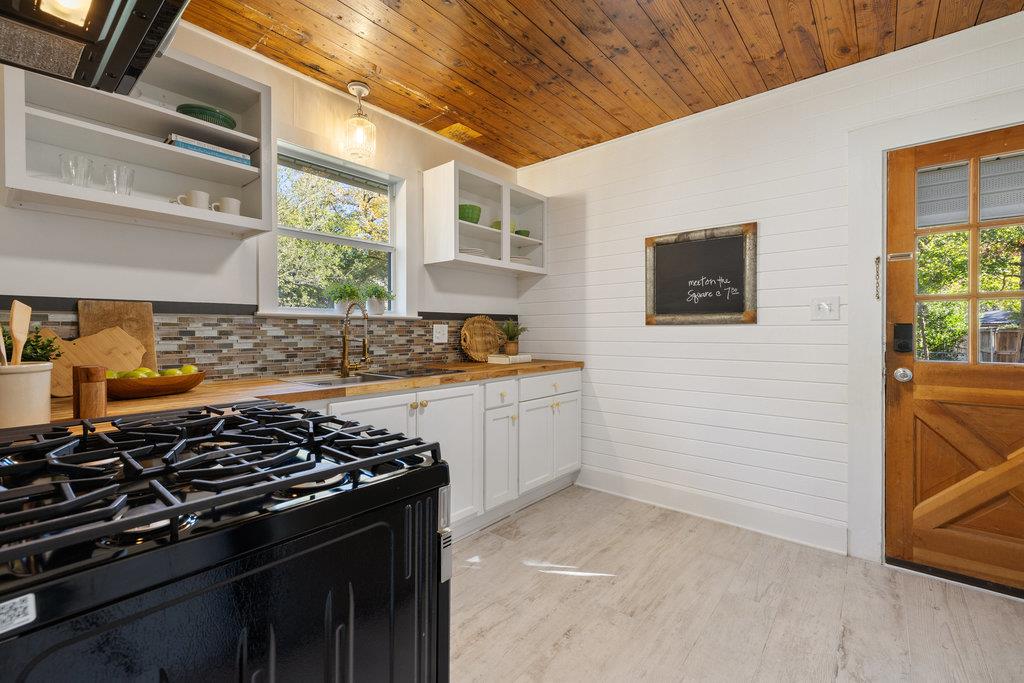 1223, 1223 1/2 & 1225 S Austin Ave S