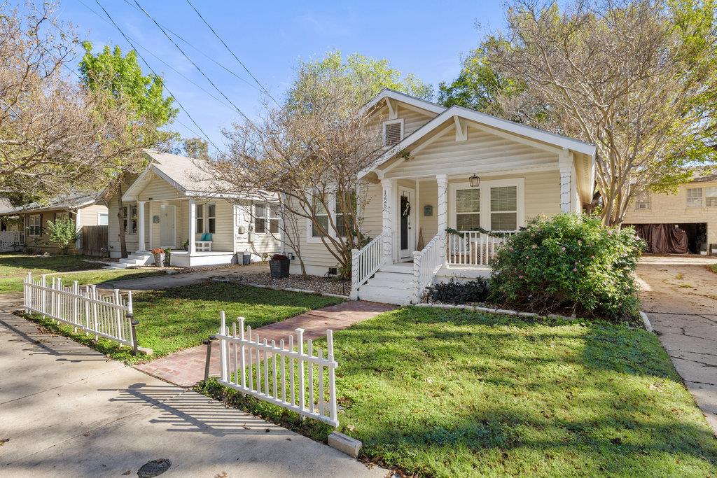 1223, 1223 1/2 & 1225 S Austin Ave S
