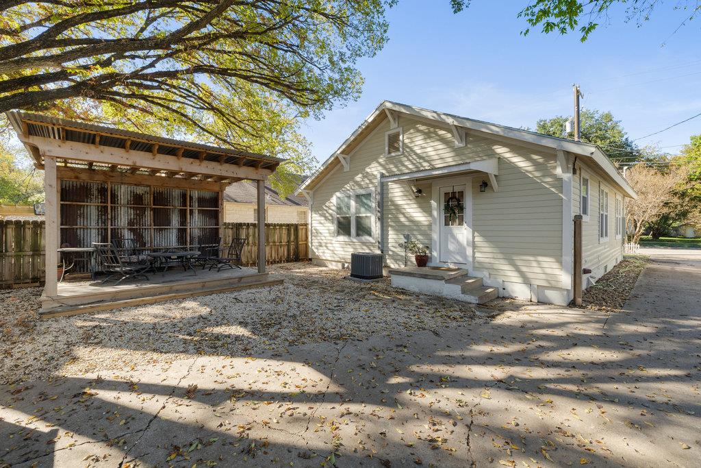 1223, 1223 1/2 & 1225 S Austin Ave S