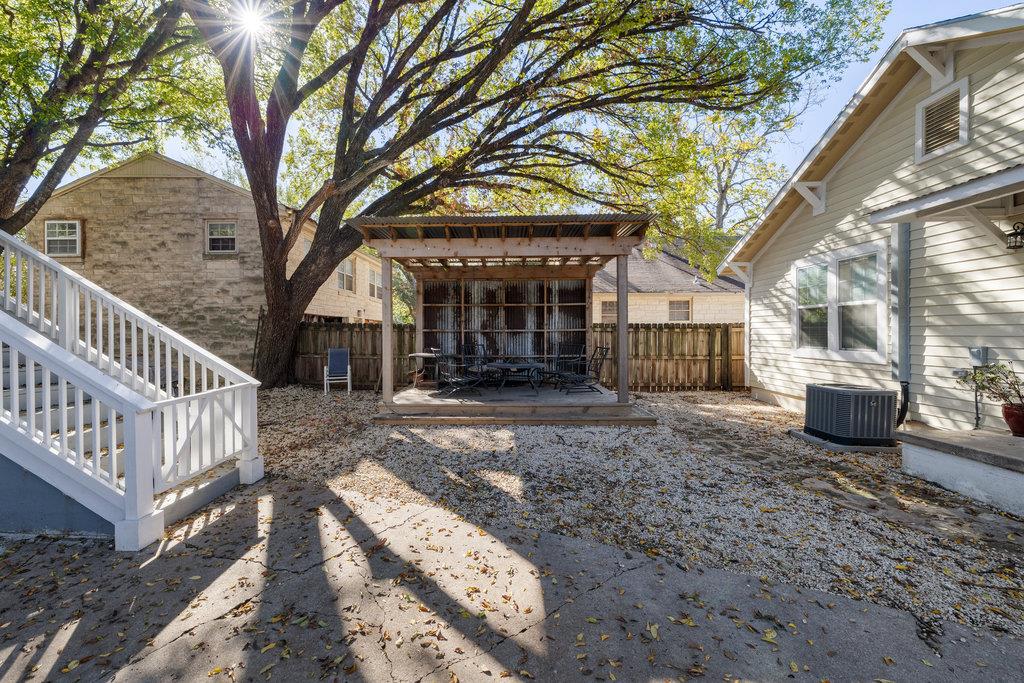 1223, 1223 1/2 & 1225 S Austin Ave S
